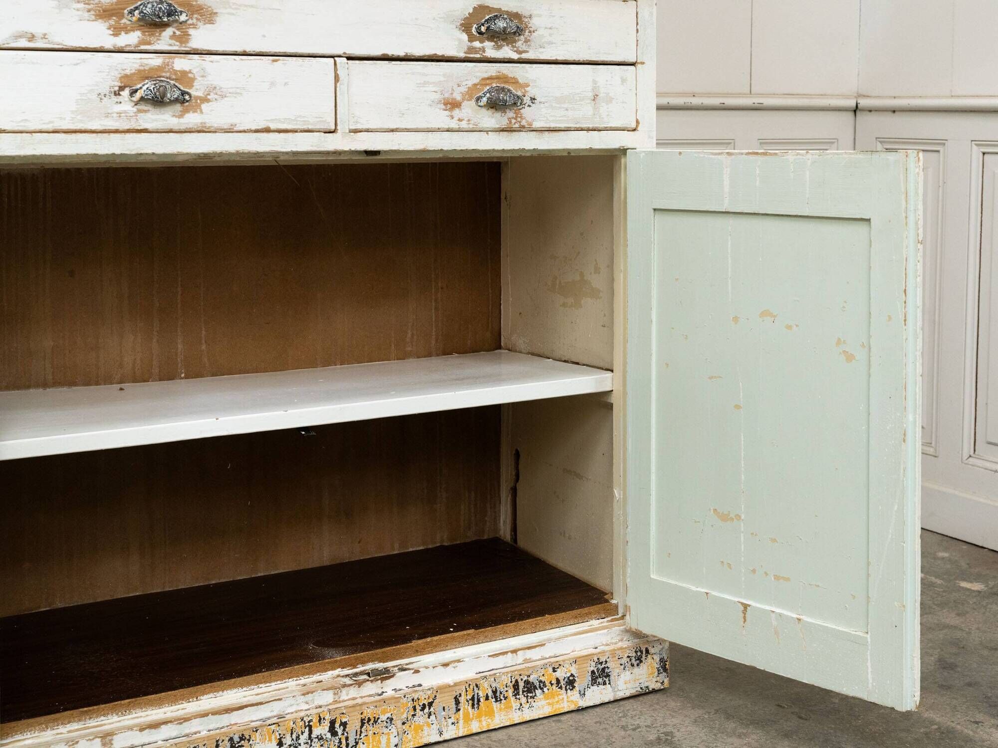 Very large antique pine dresser, 1950, beautiful original patina.