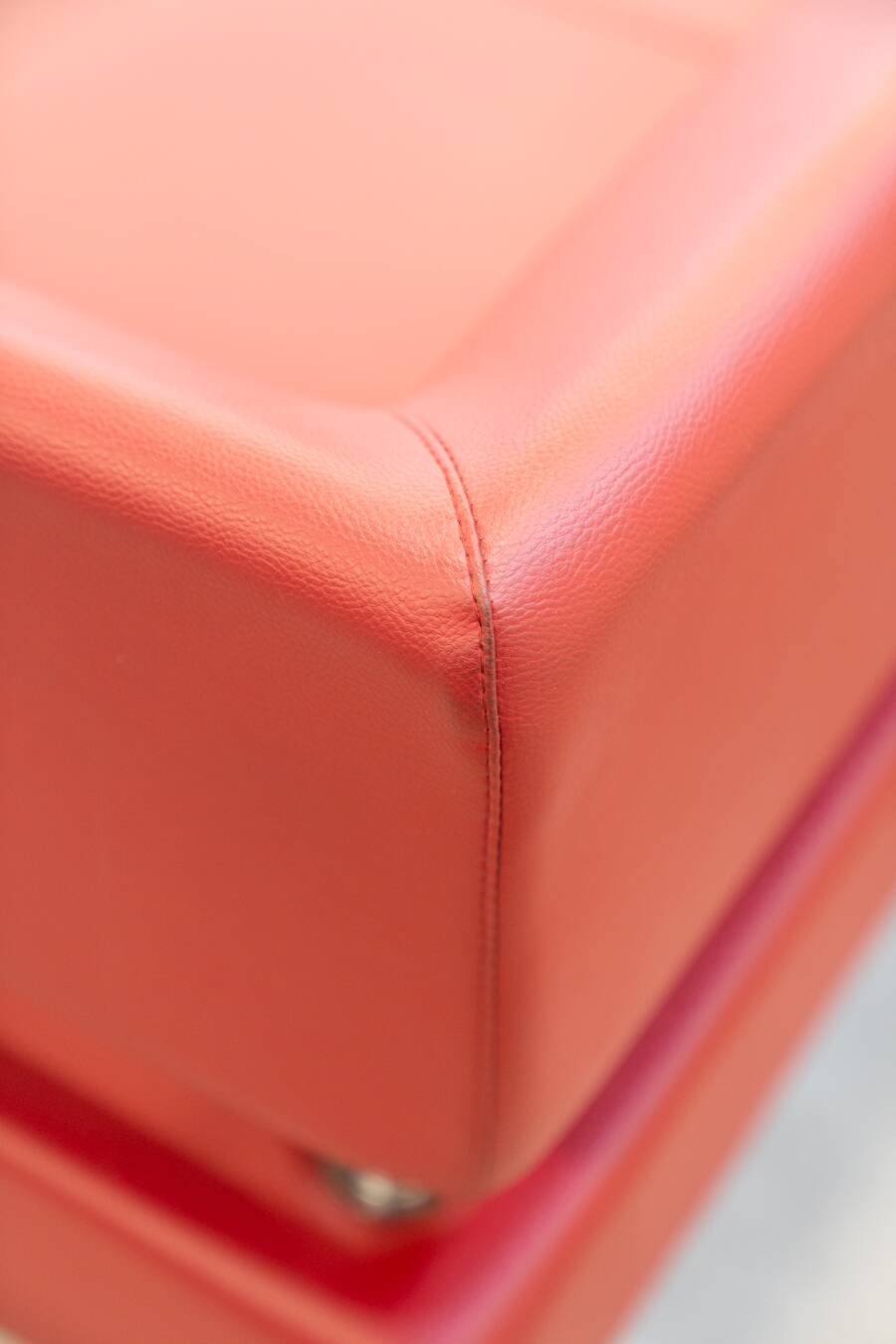 Business class 3-seater sofa in red leather and chrome iron legs, 1990s
