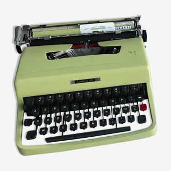 Typewriter olivetti lettera 32 green