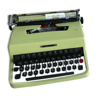Machine à écrire olivetti lettera 32 verte