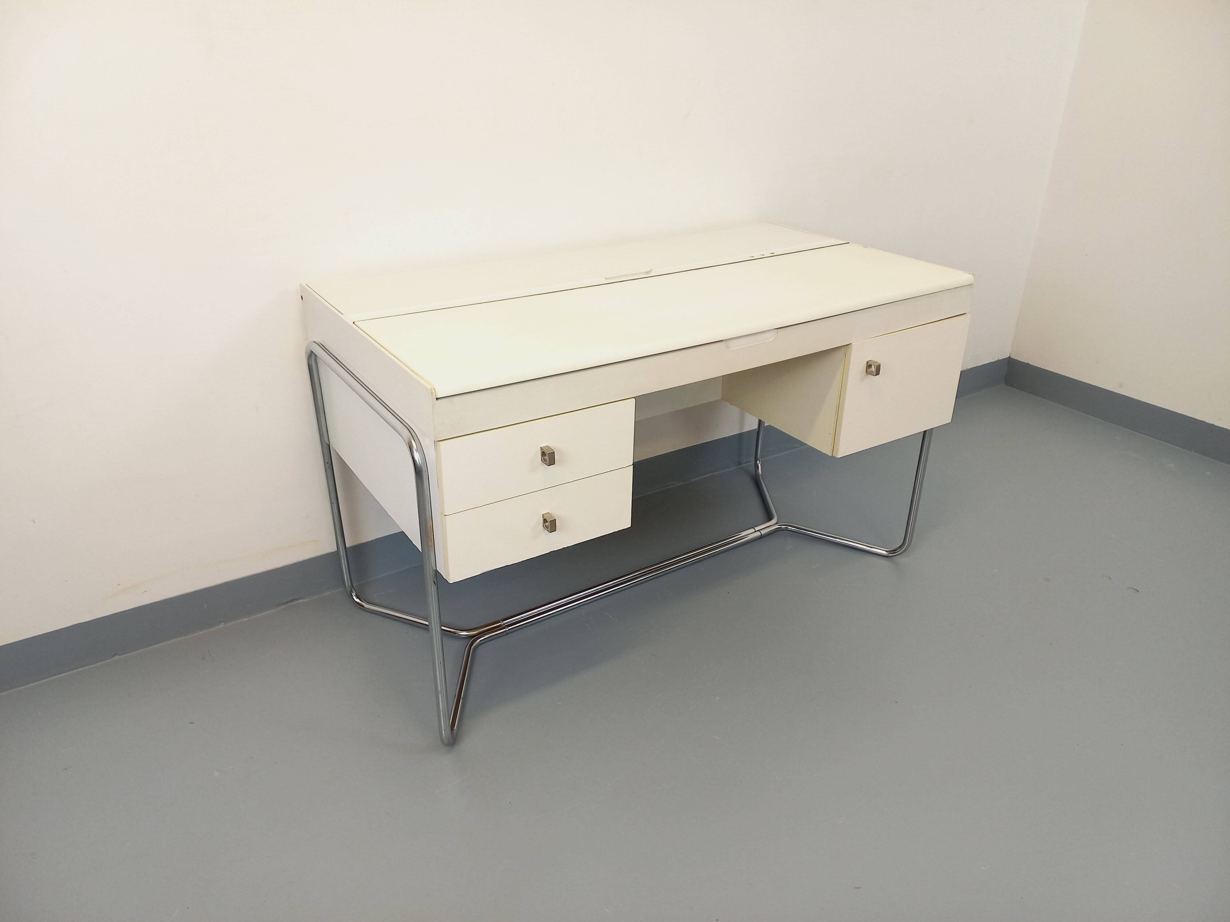 Vintage Bauhaus style desk in melamine and chrome metal from the 1970s.