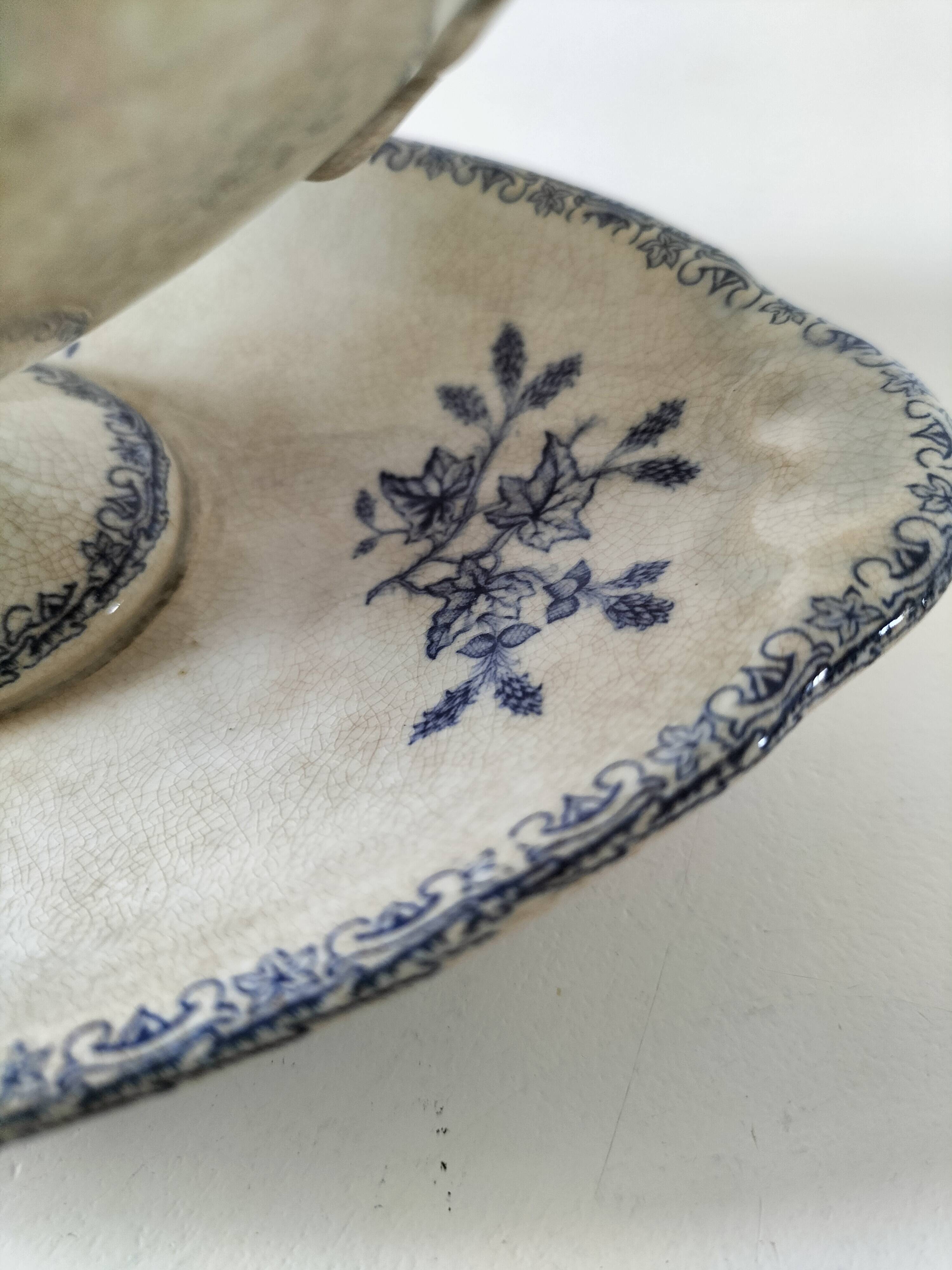 Small vegetable dish on a stand HB Choisy-le-Roi decoration Pine late 19th century