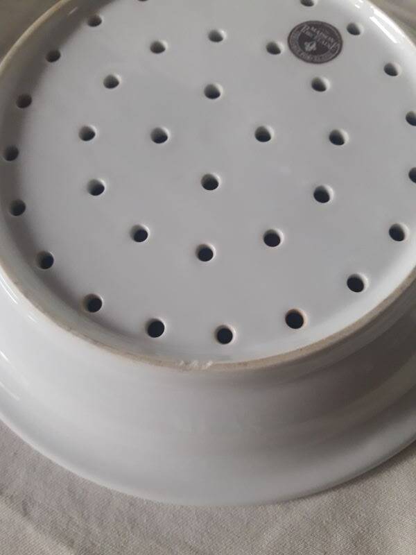 White porcelain drainer and dish