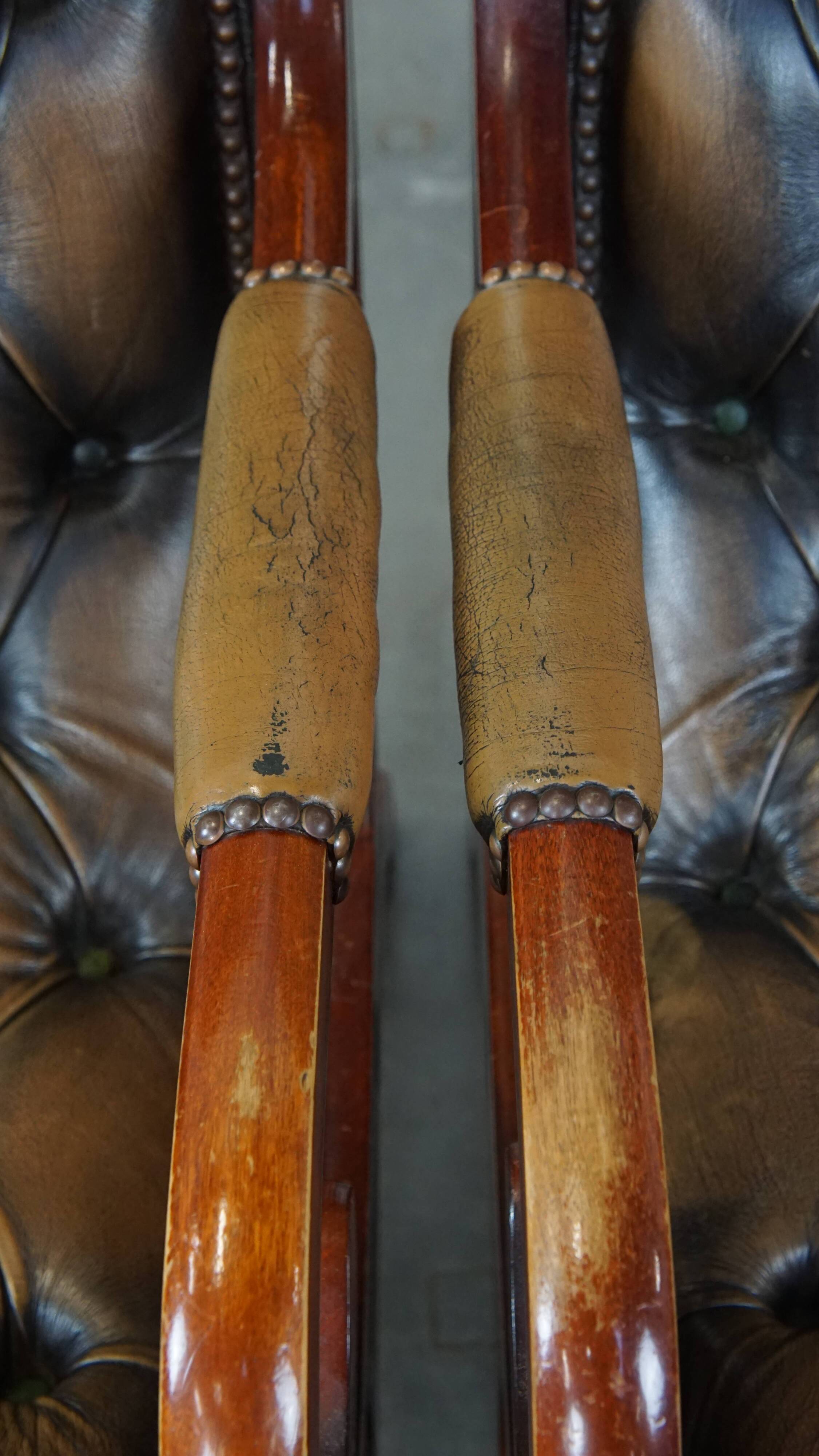 Set of 2 Green Leather English Chesterfield Armchairs Combined with wood