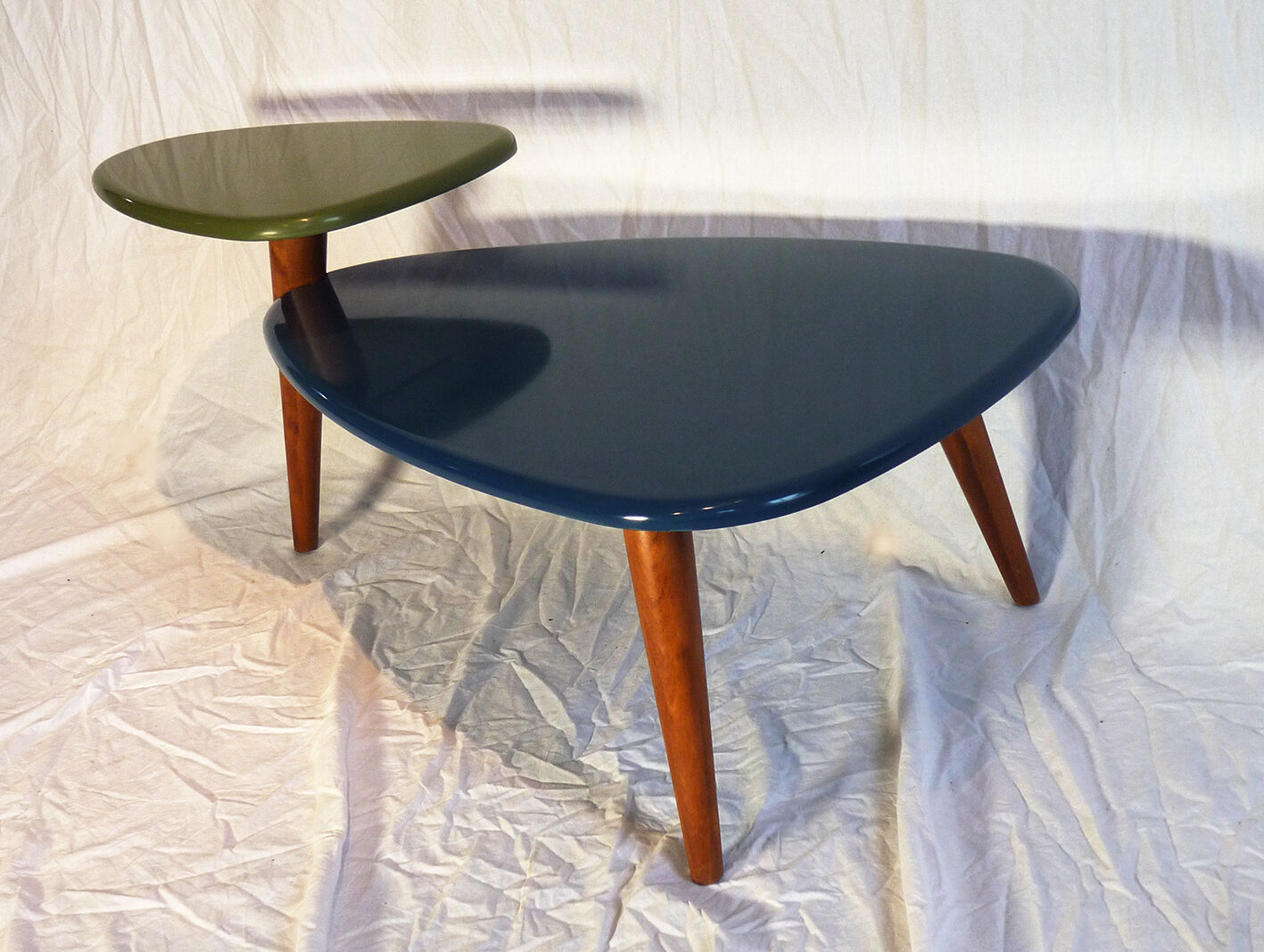 Coffee table with 2 levels