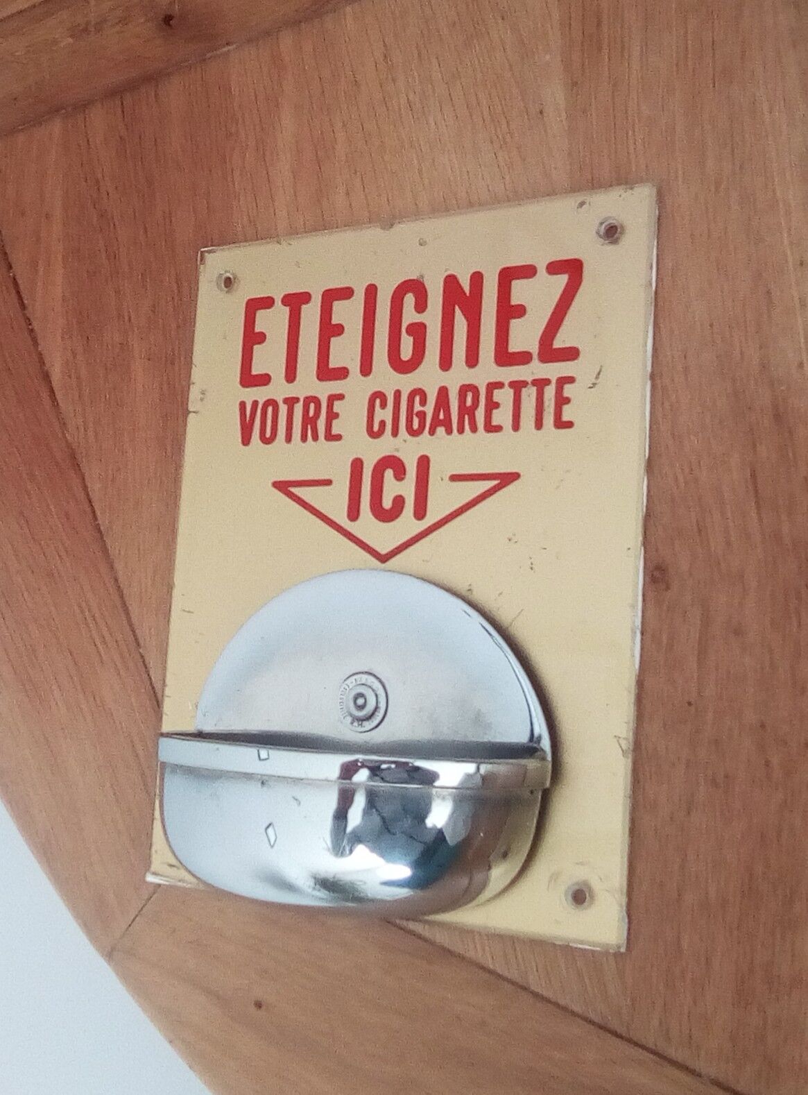 Vintage 80/90s public wall ashtray