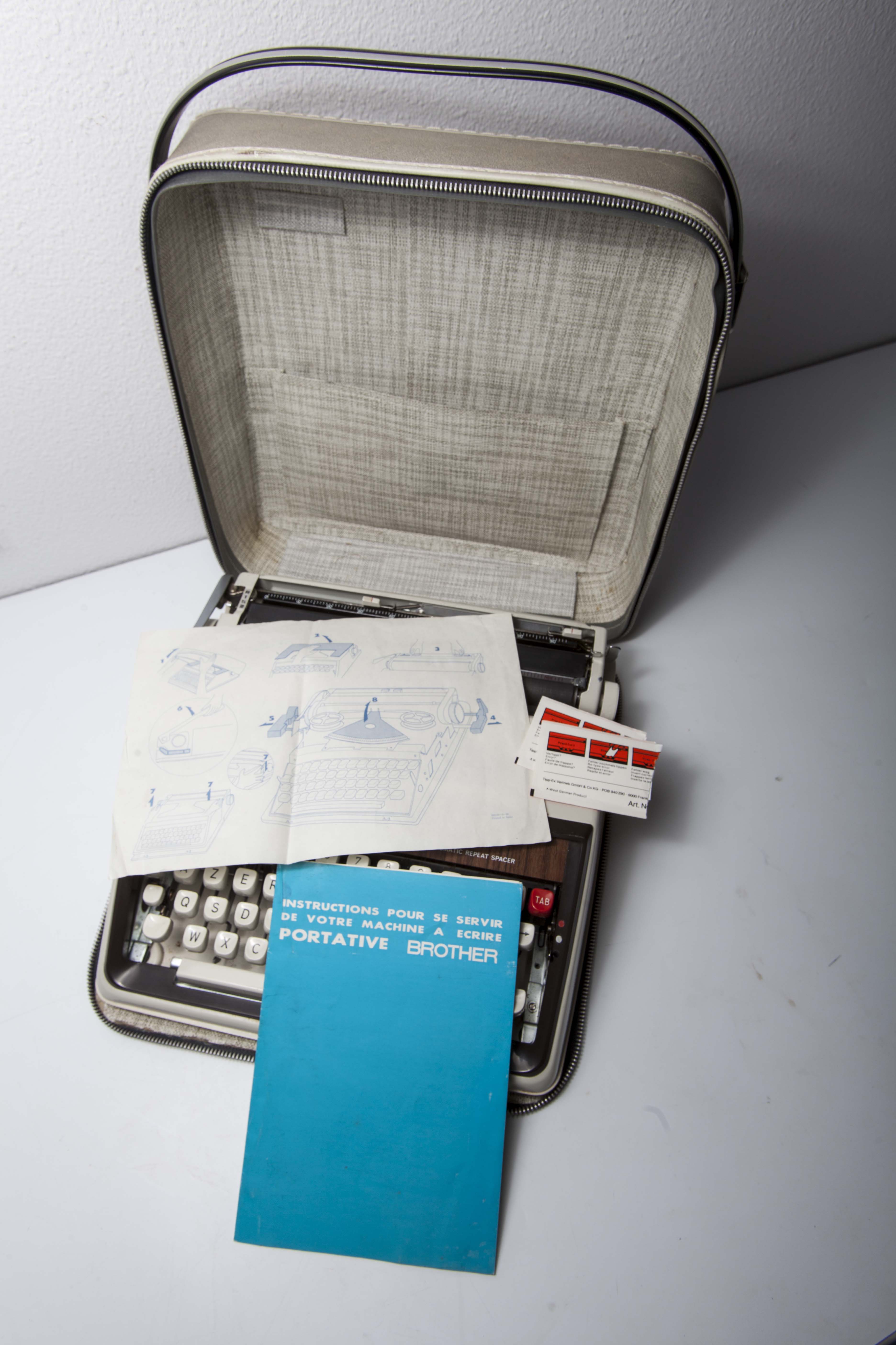 Brother Deluxe 1350 revised typewrite 1971