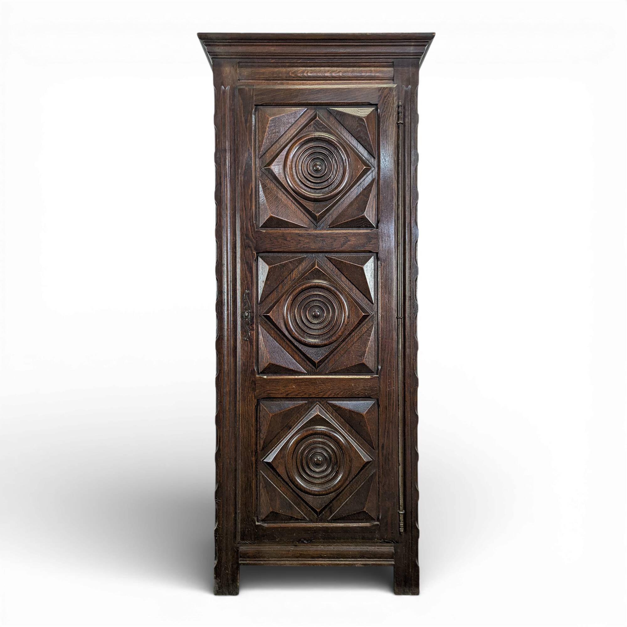 Brutalist bonnetière in the spirit of Dudouyt.