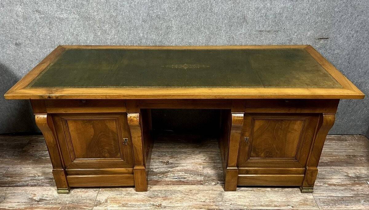 Important mid-19th century Empire Restoration bureau in walnut.