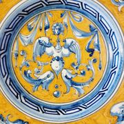 Large grotesque plate (Urbino/Castelli style), made in Italy, pei