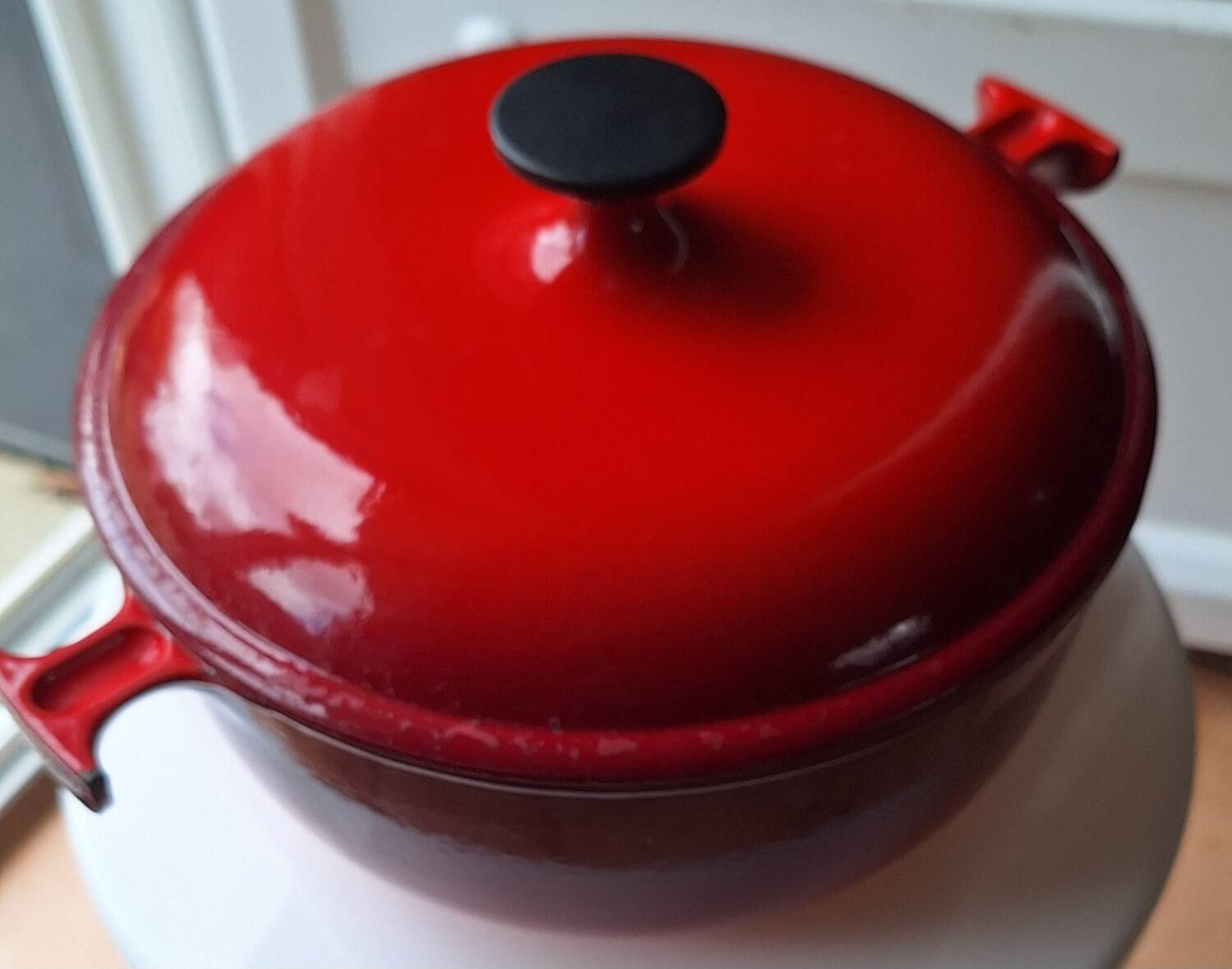 LeCreuset Enzo Mari orange red enamelled cast iron round casserole dish 23 cm perfect condition
