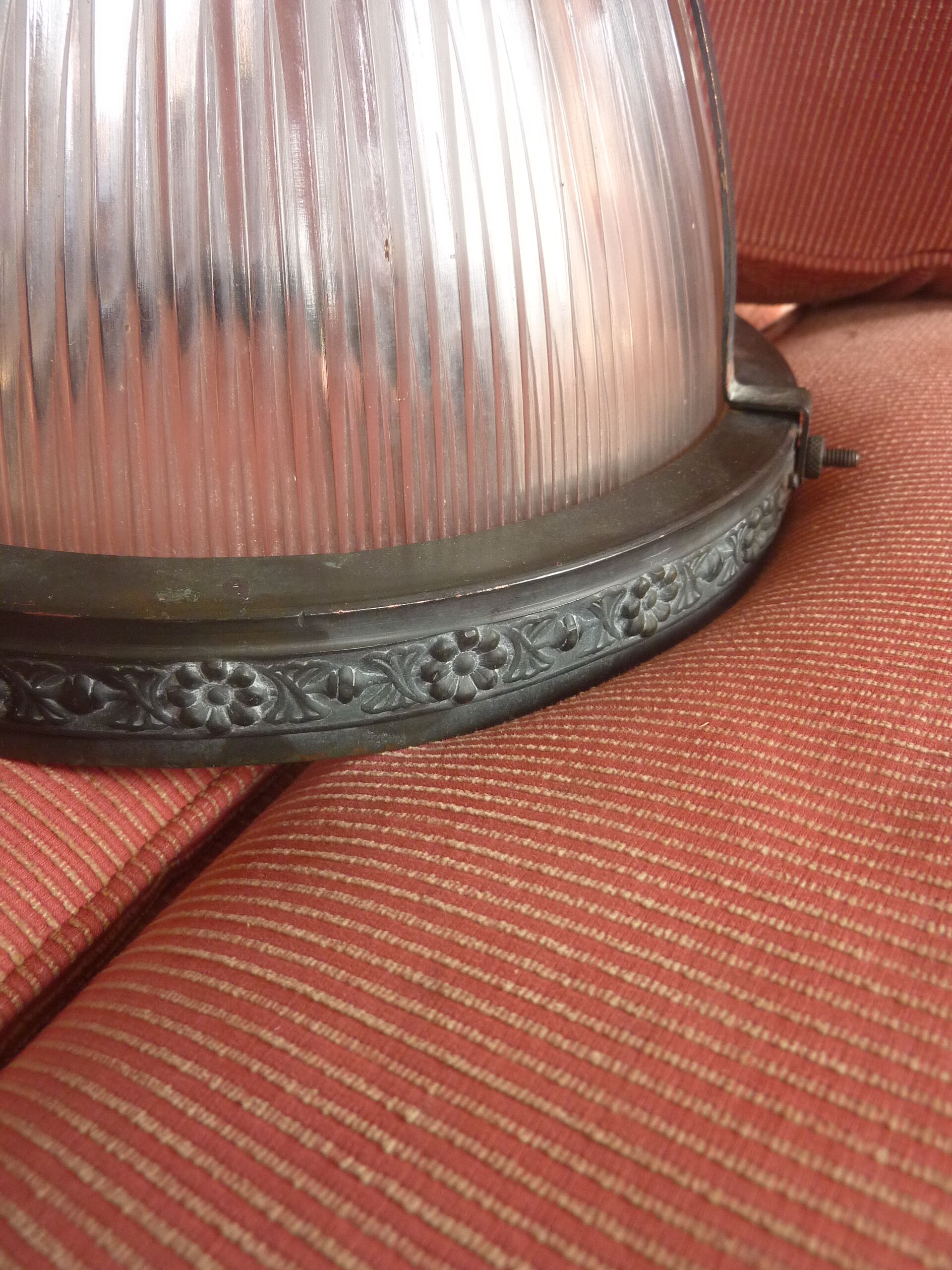 Industrial holophane suspension