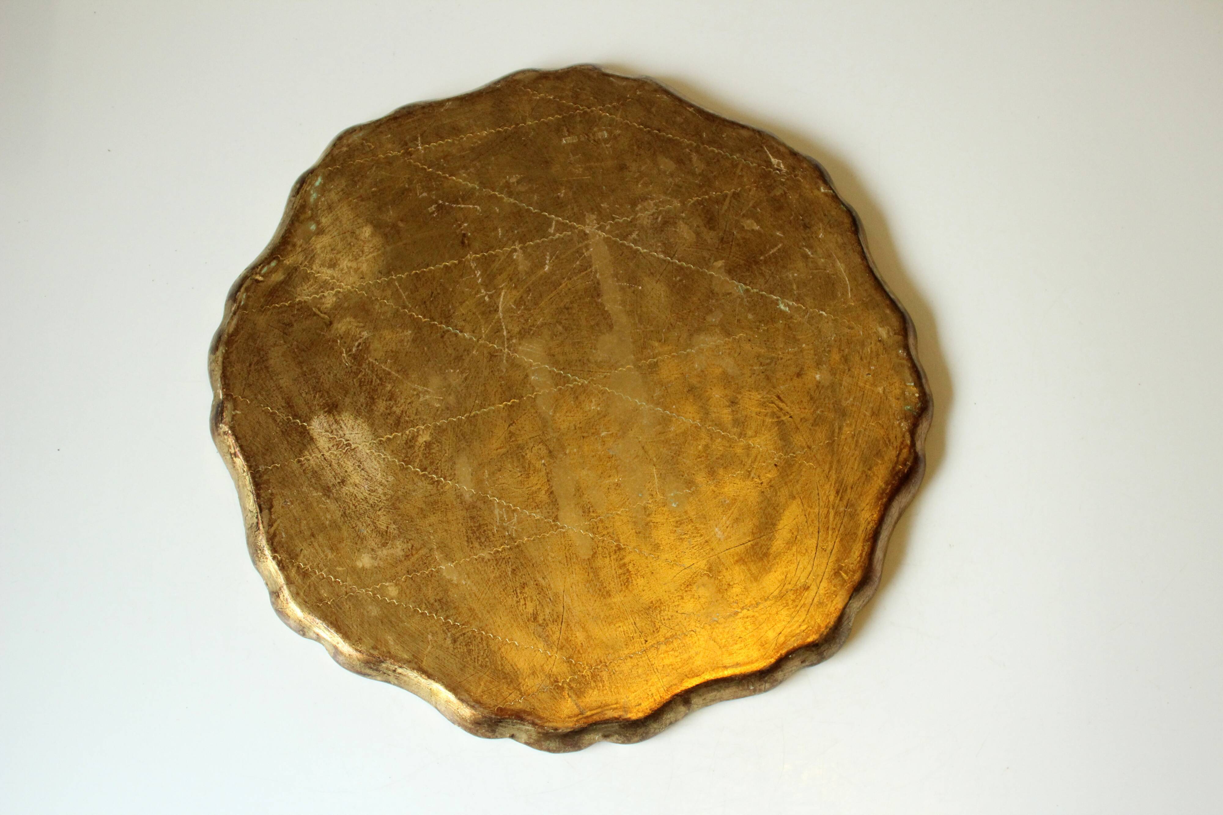 Round wooden florentine tray, vintage from the 1960s