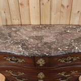 Early 18th century mahogany chest of drawers, port work