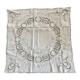 Nappe ancienne brodée richelieu en lin blanc
