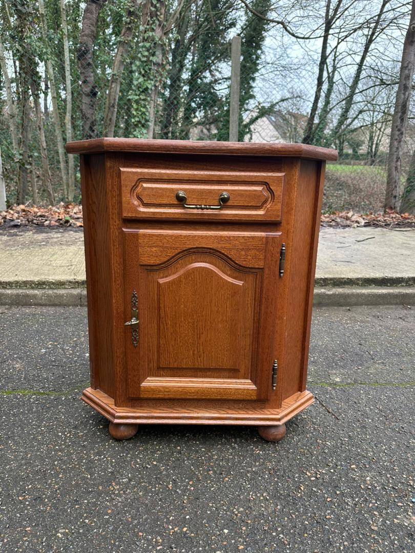 Wooden corner TV cabinet in solid wood, Louis XIV style.