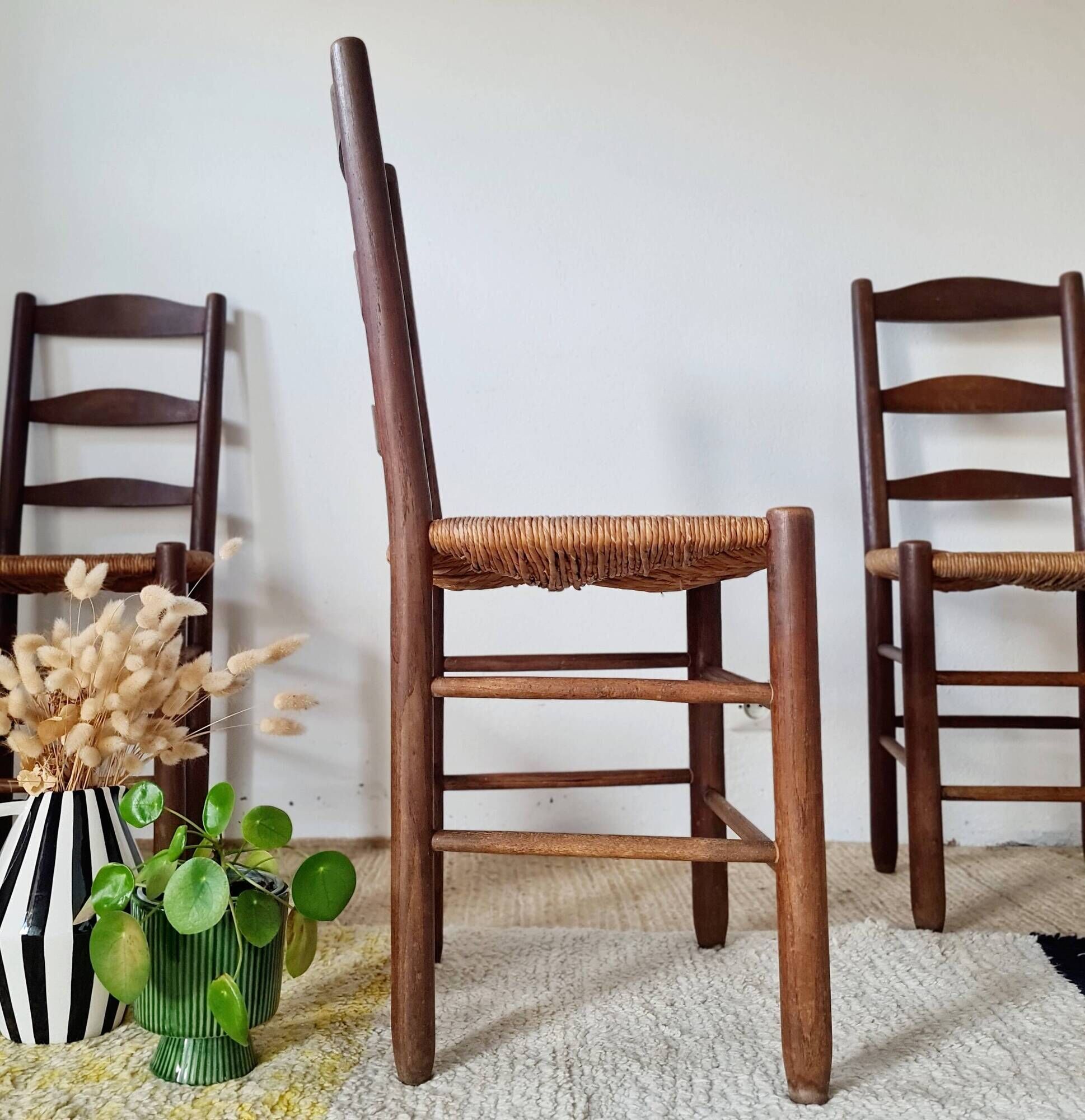 Set of 3 wooden and straw chairs - brutalist look