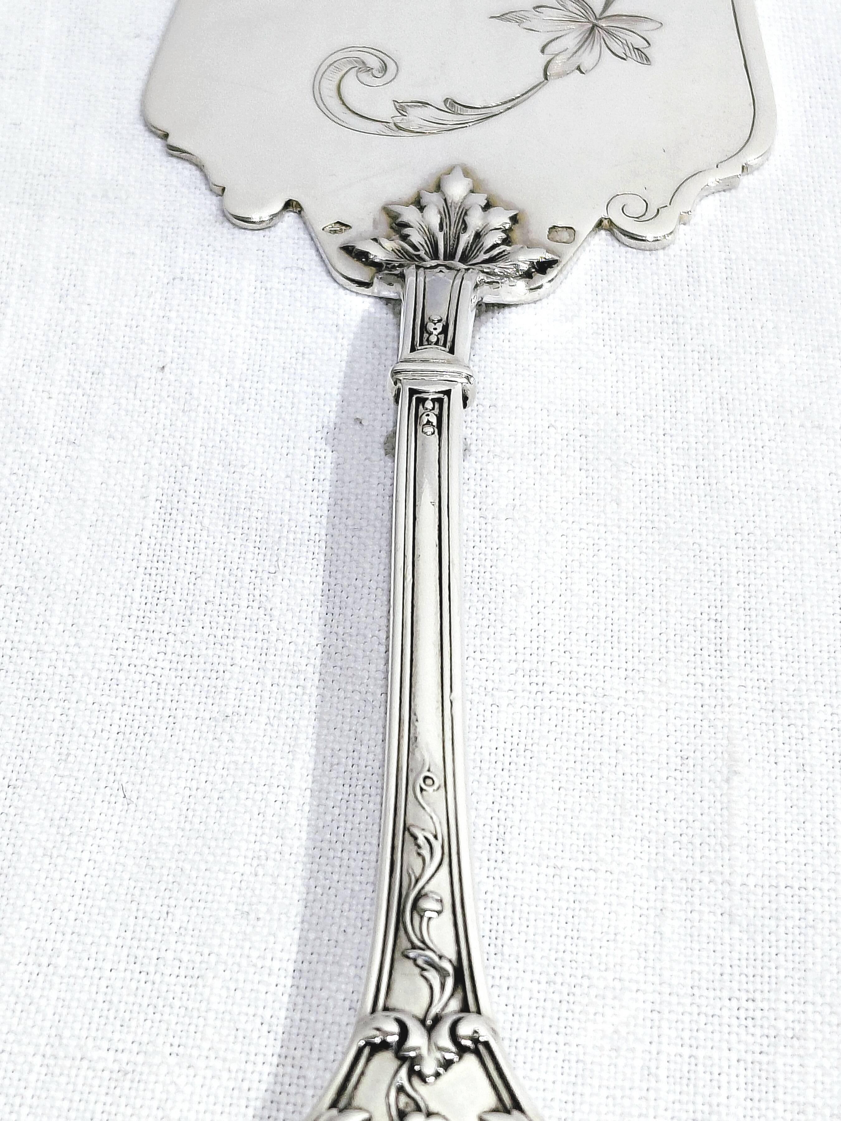 Silver pie server
