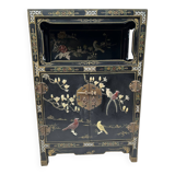 Chinese sideboard with gold lacquer and mother-of-pearl inlay. Bird and landscape decor.