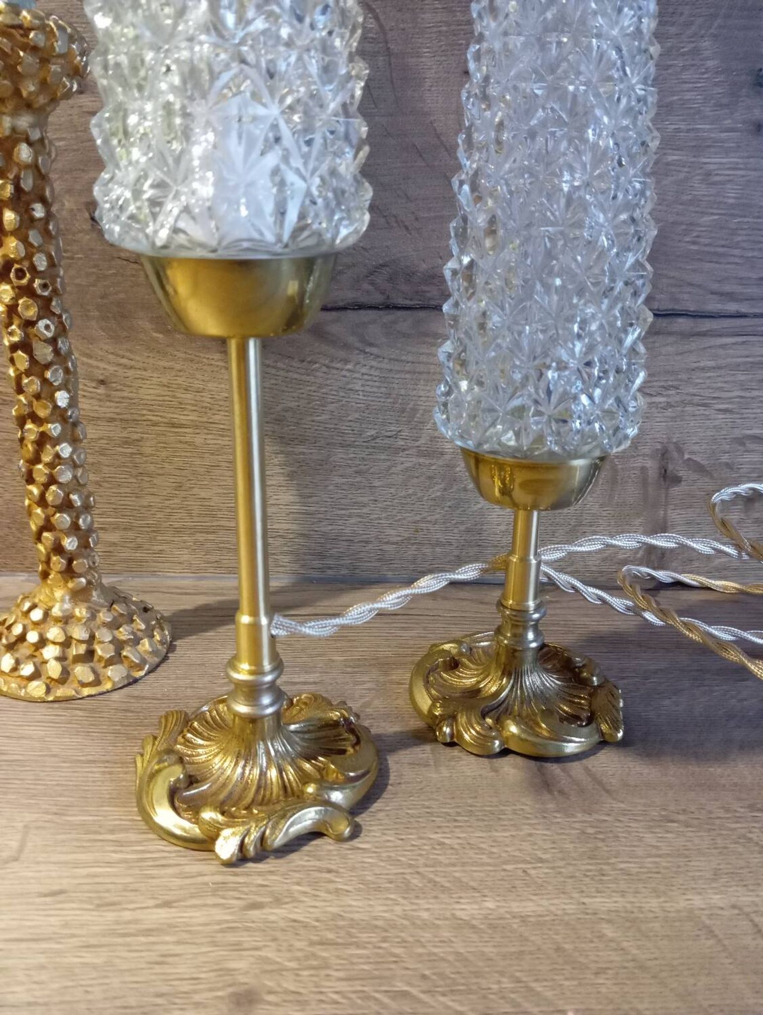 Duo of retro 50's bronze table lamps, diamond-tipped glass tube lampshades