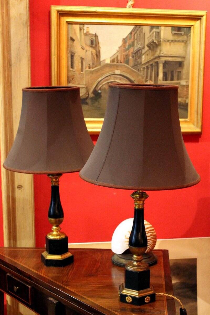 20th Century French Black Enamel Tole and Gilt Bronze Table Lamps with Silk Shade, Set of 2