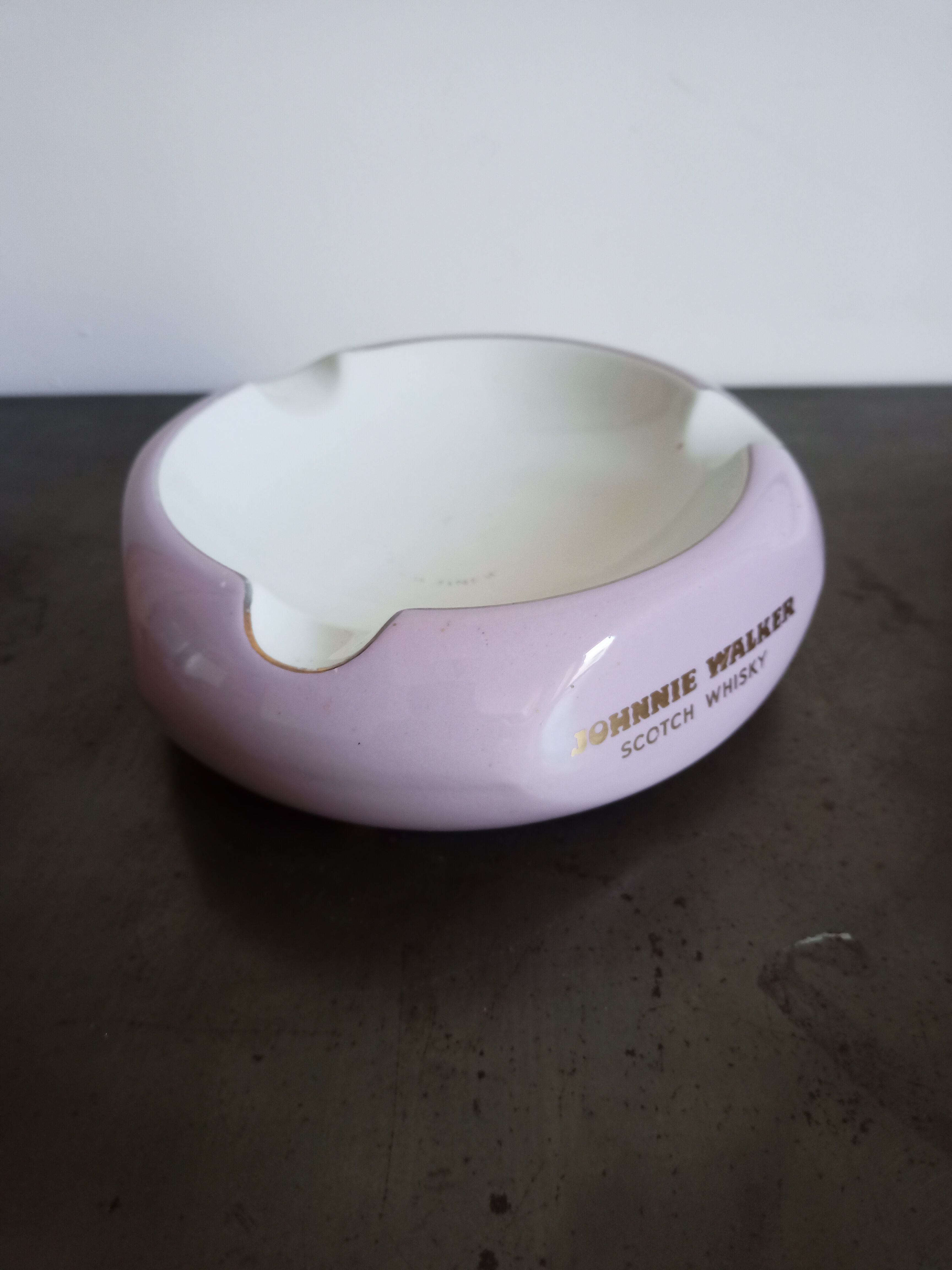 Johnnie Walker ceramic countertop ashtray