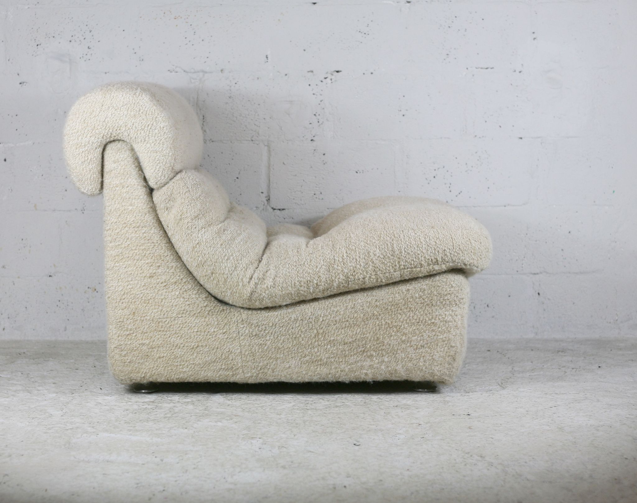 Chair "Space Age" in unbleached wool, France, circa 1970