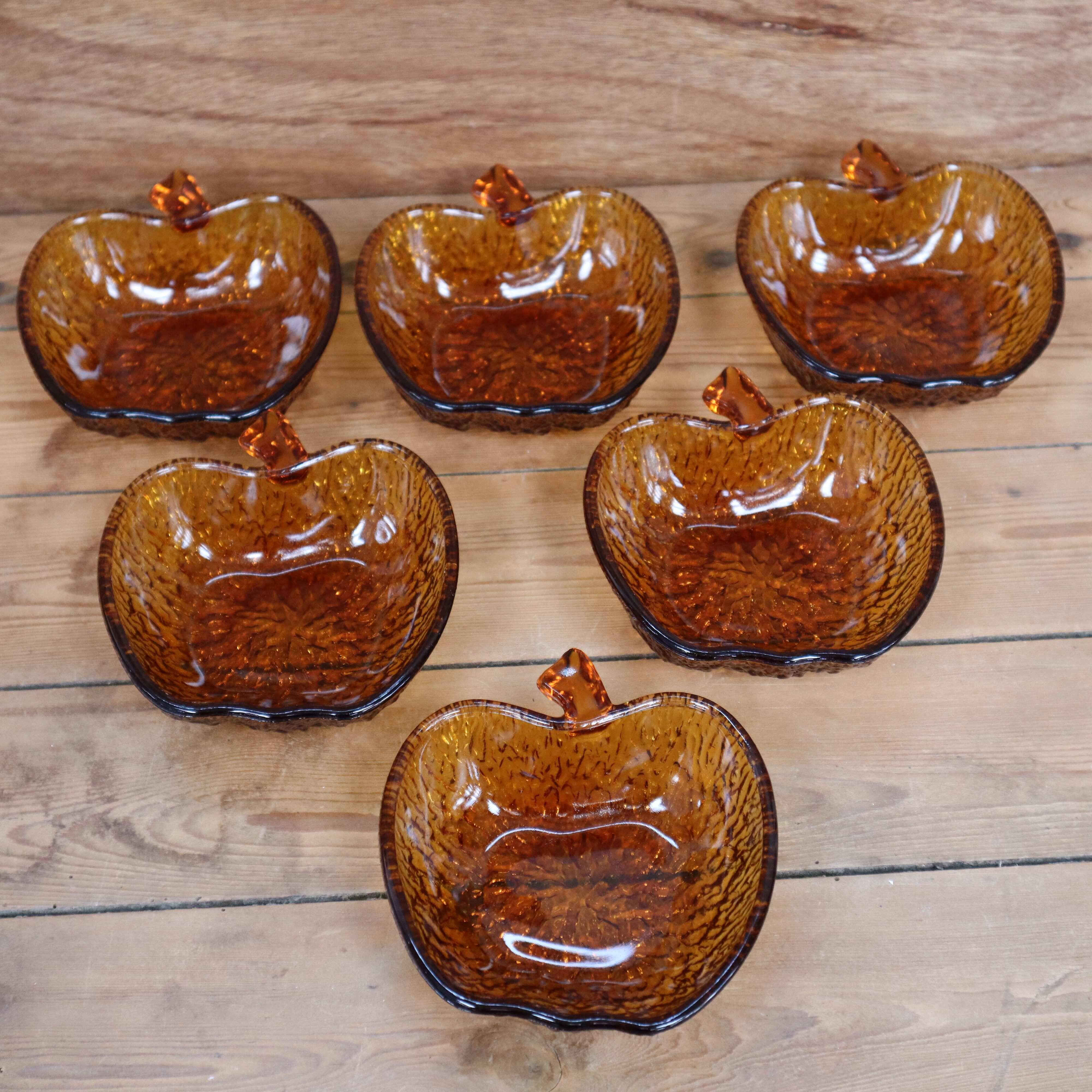 Fruit bowl and its 6 amber bowls from the 70s