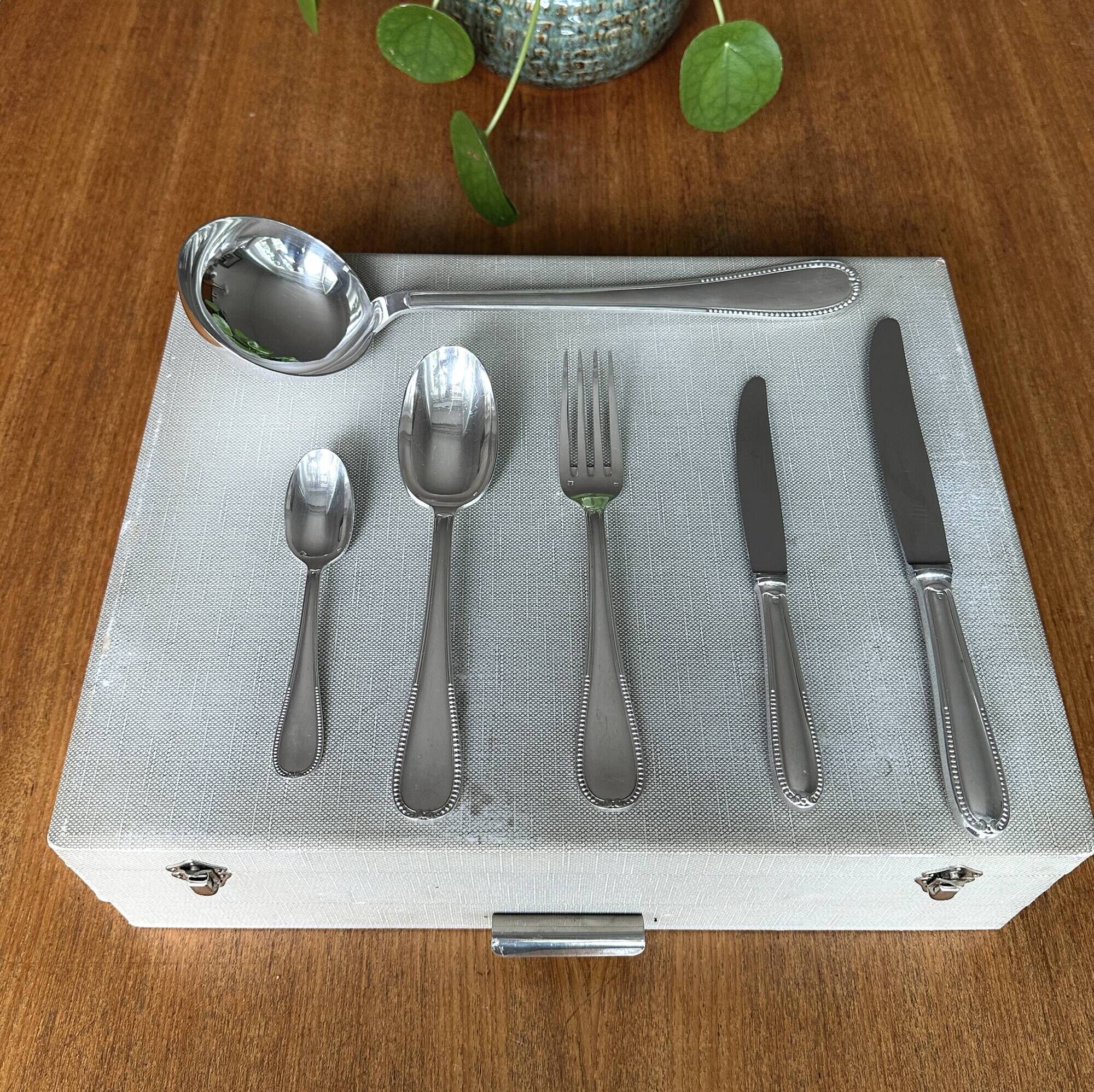 Complete silver-plated cutlery set of 61 pieces, Pearls model - in good condition.