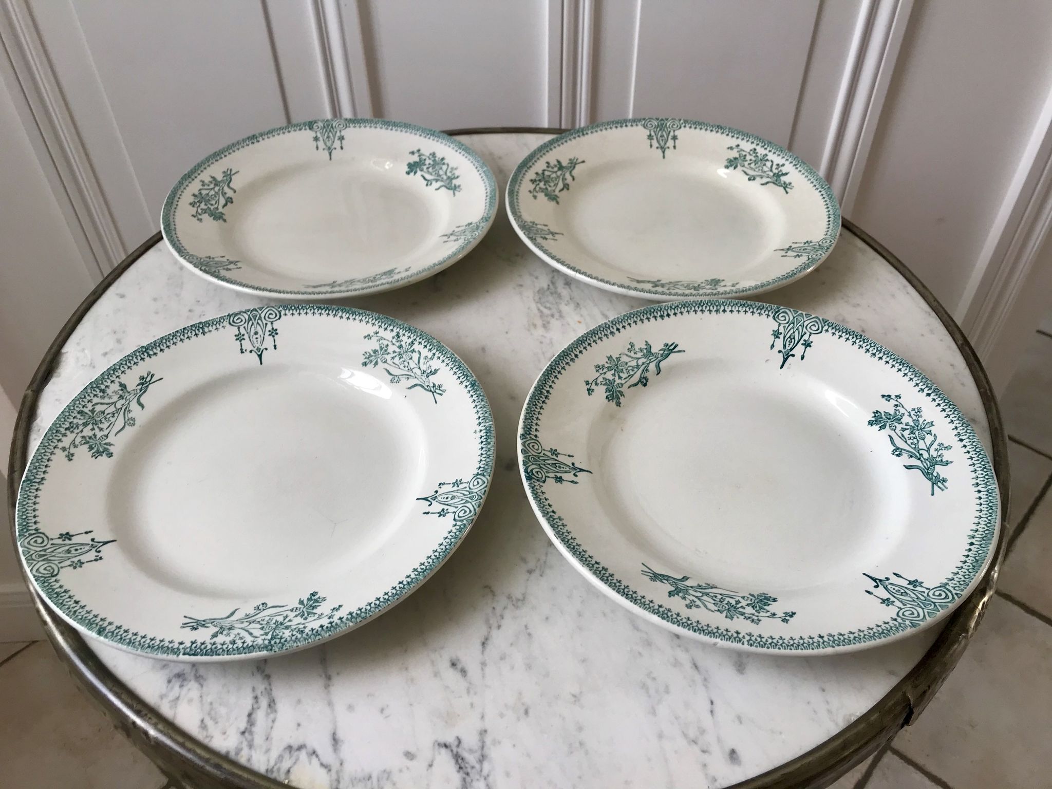 Lot de 4 assiettes plates Terre de Fer Saint-Amand XIXème