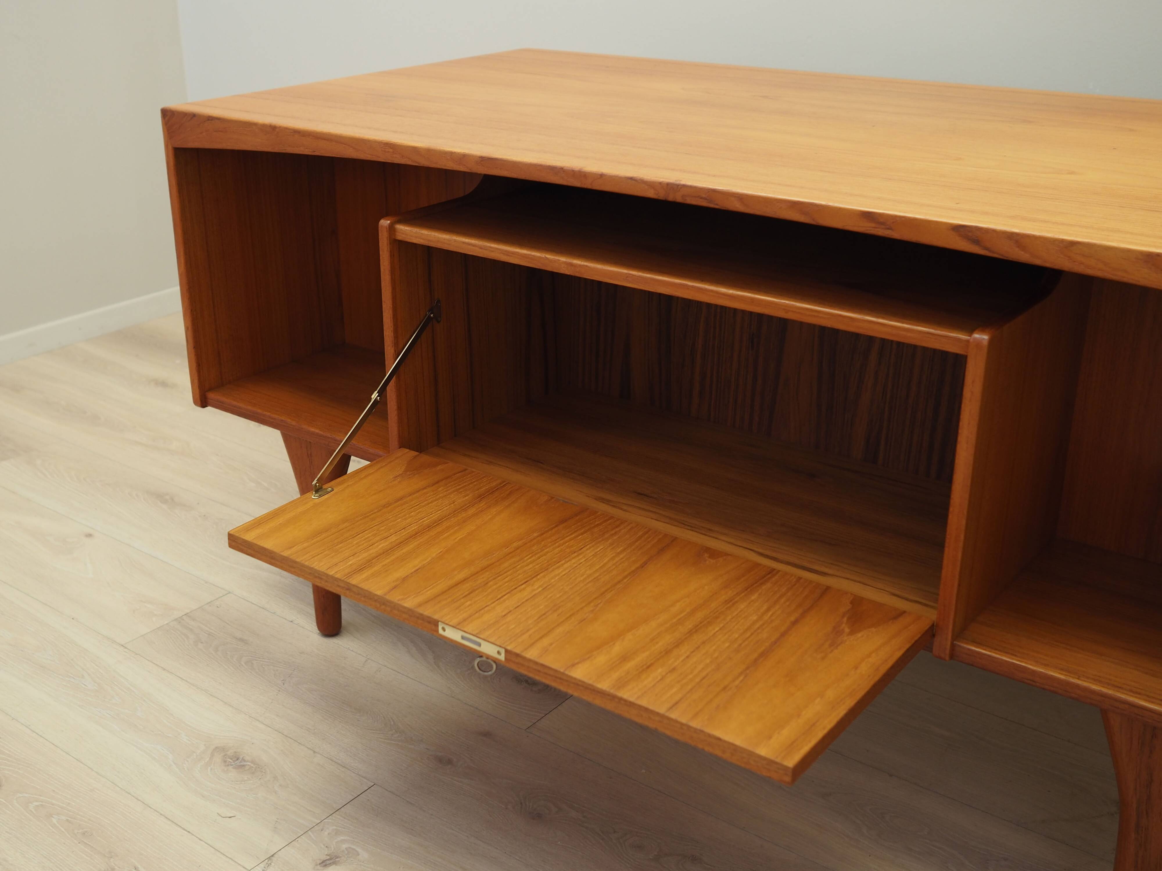 Teak desk, Danish design, 1960s, designer: Vald Mortensen, production: Odense