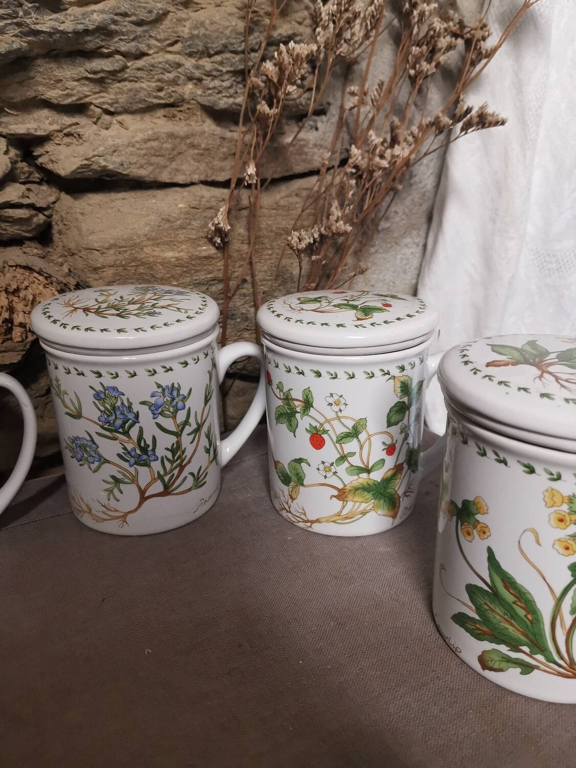 New ceramic “Medicinal Plants” tea pots