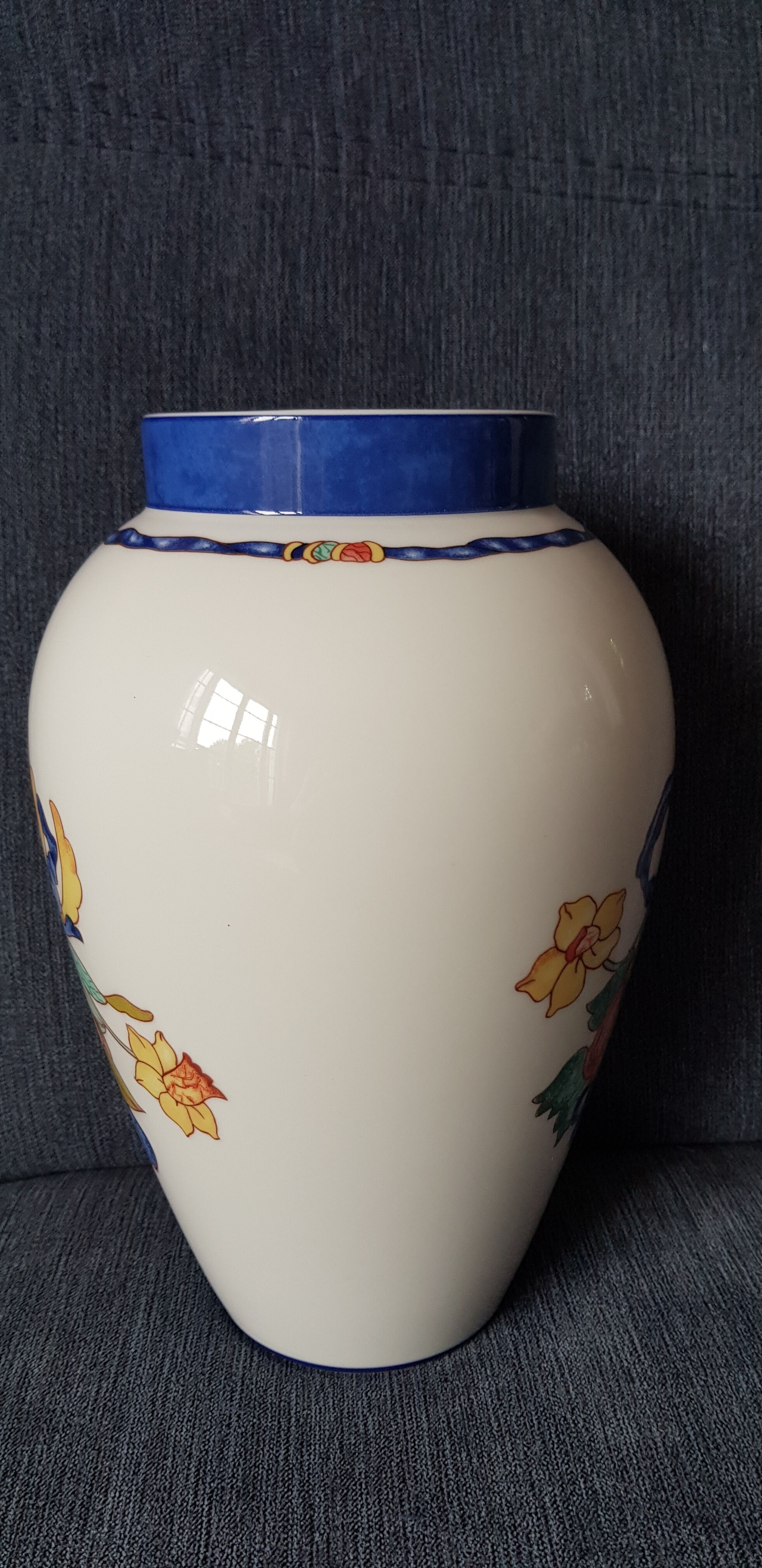 Vase BERNARDAUD porcelain of Limoges collection Borghese