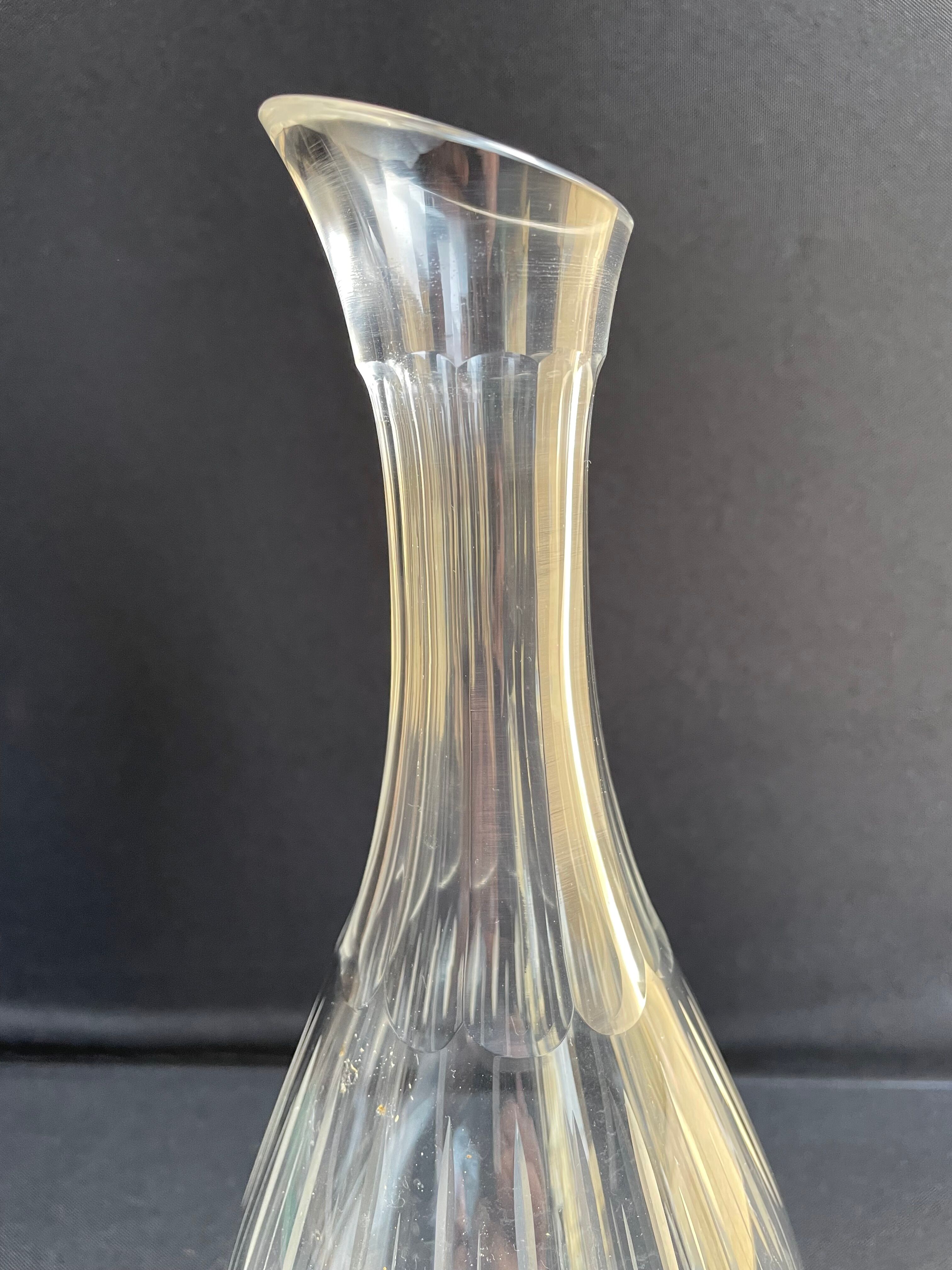 Carafe en cristal soufflé et taillé