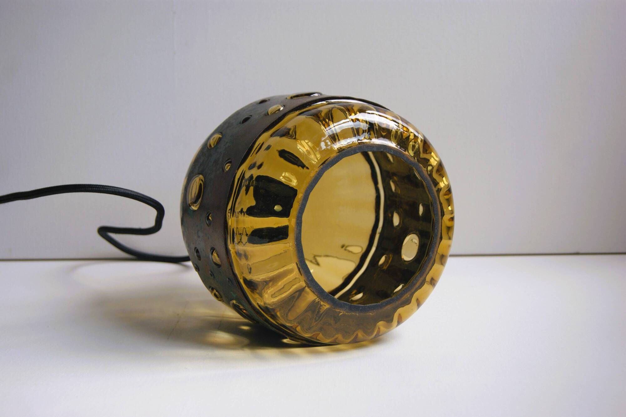 Mid-century brutalist ceiling lamp in green colored glass and copper. Design by Nanny Still - 1960s.