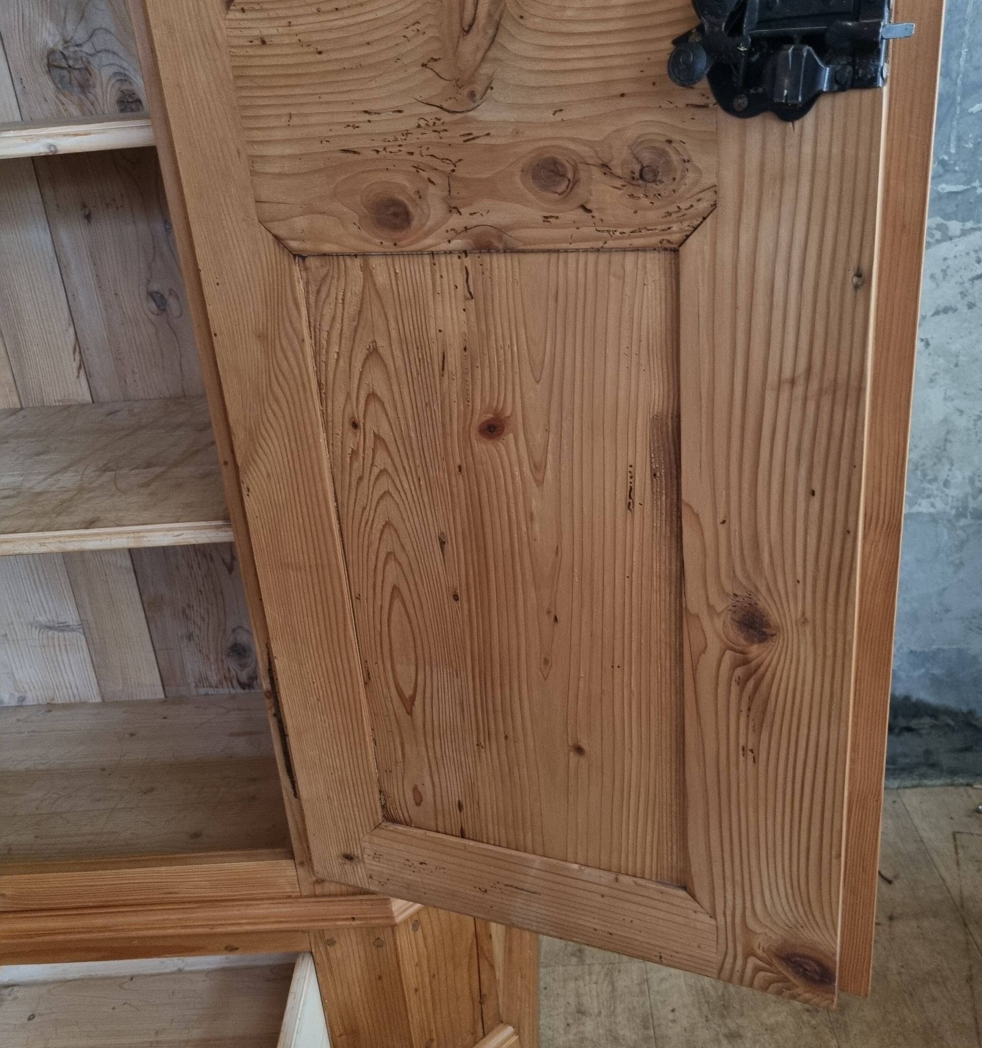 Armoire en pin 
