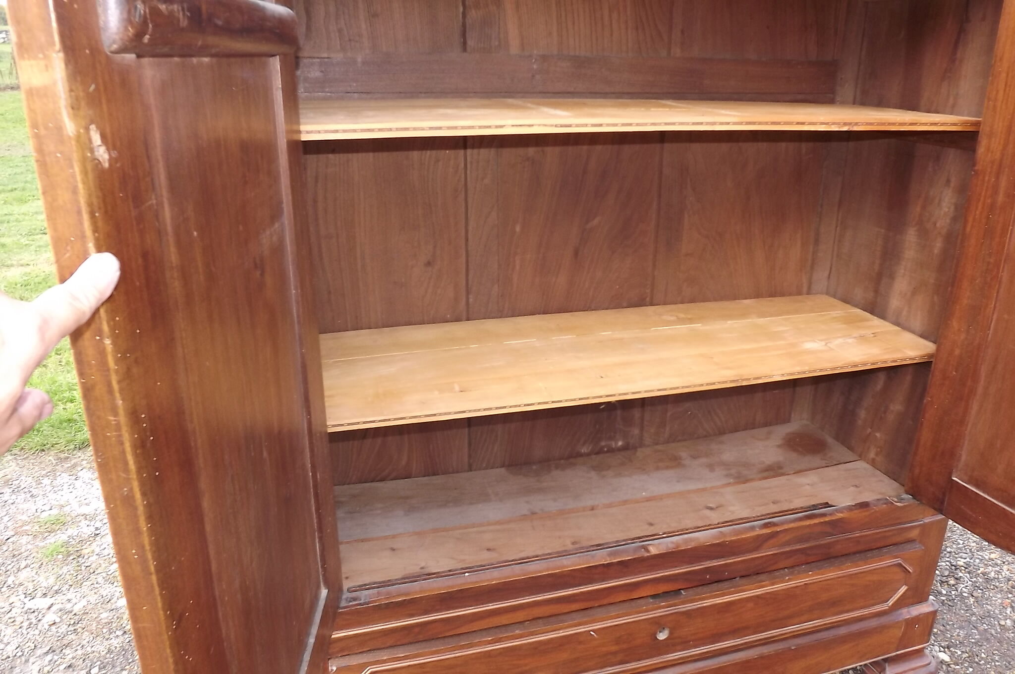 Armoire Louis-Philippe en noyer du XIXème