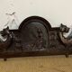 Fronton d’armoire en bois