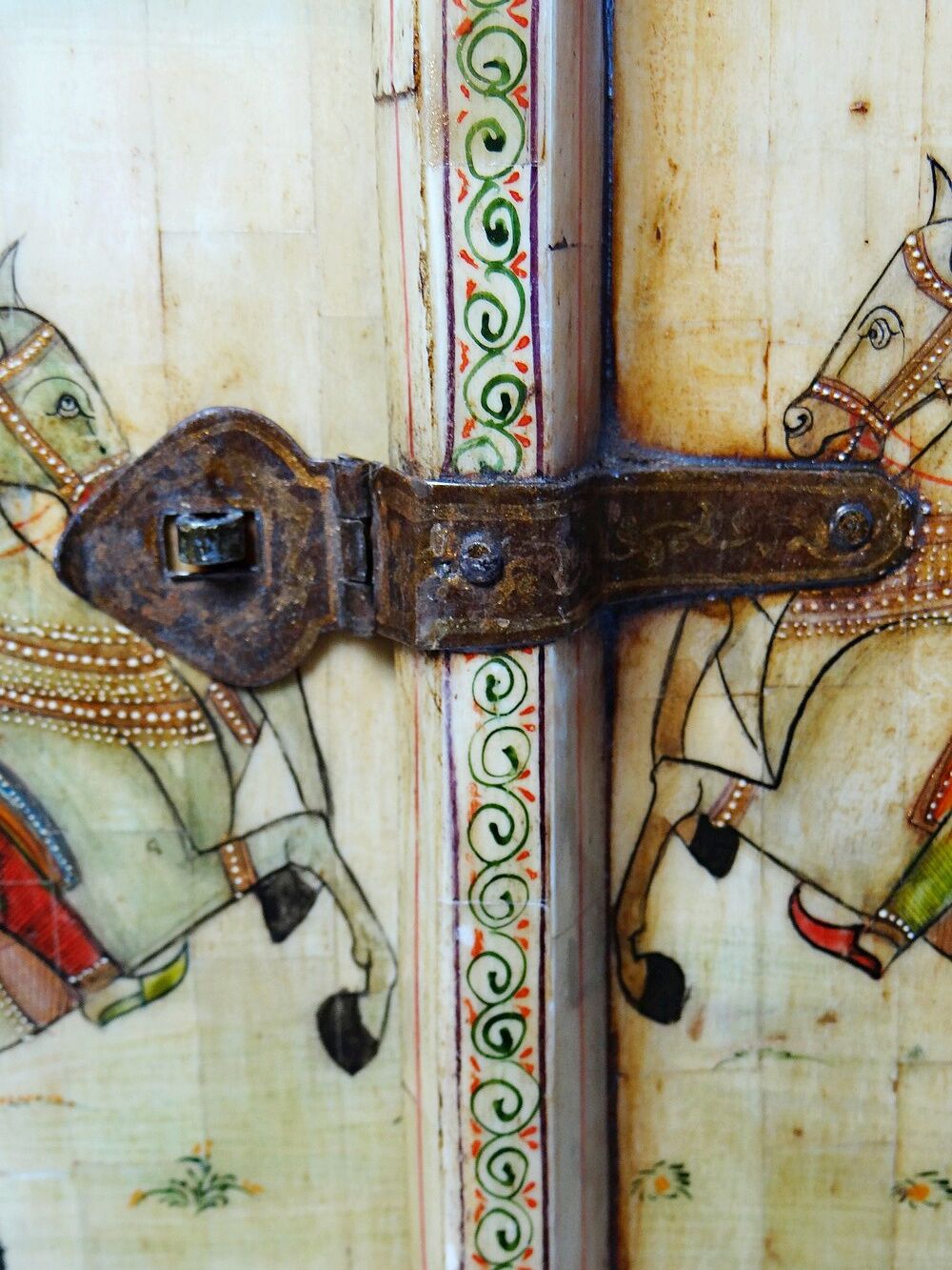 Mirror window Rajasthan in hand-painted bone decor with an ancient horseman from the early 20th century.