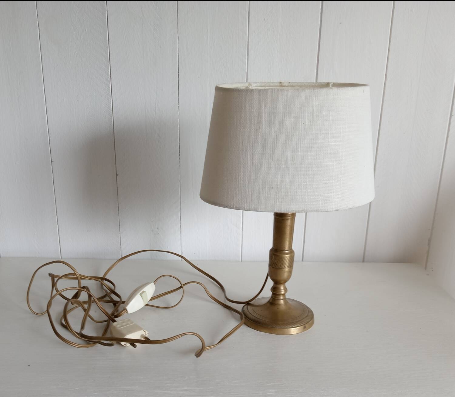Table lamp