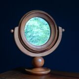 Round mirror psyche of wooden table