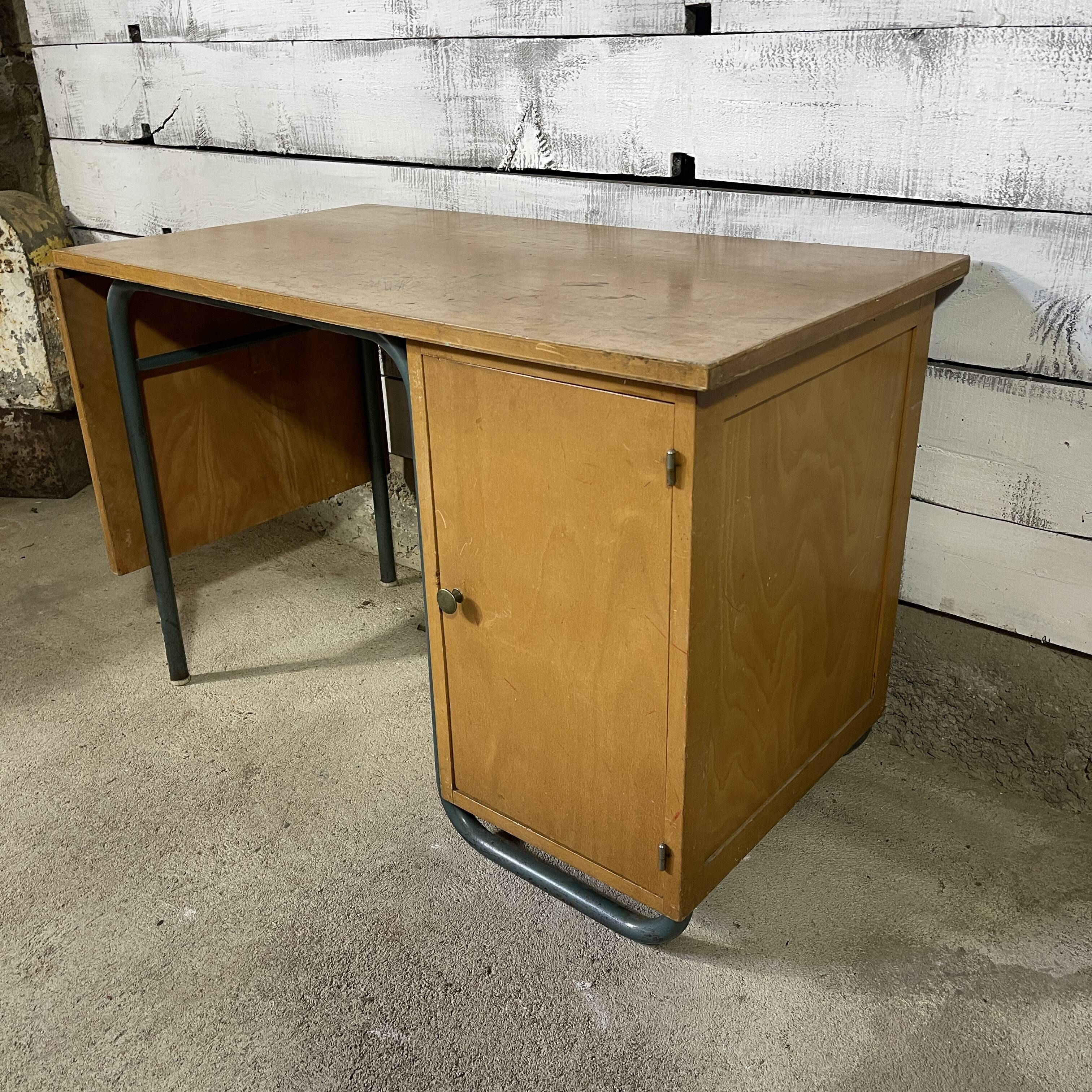 Children's desk with extension