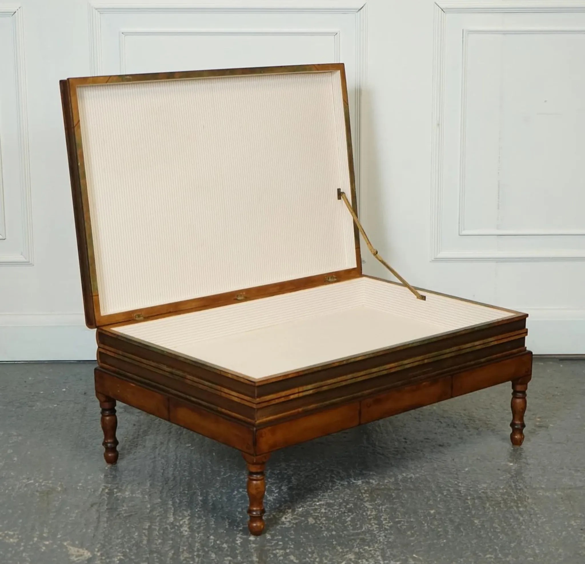 Vintage Coffee Table in Faux Leather with Internal Storage for Books