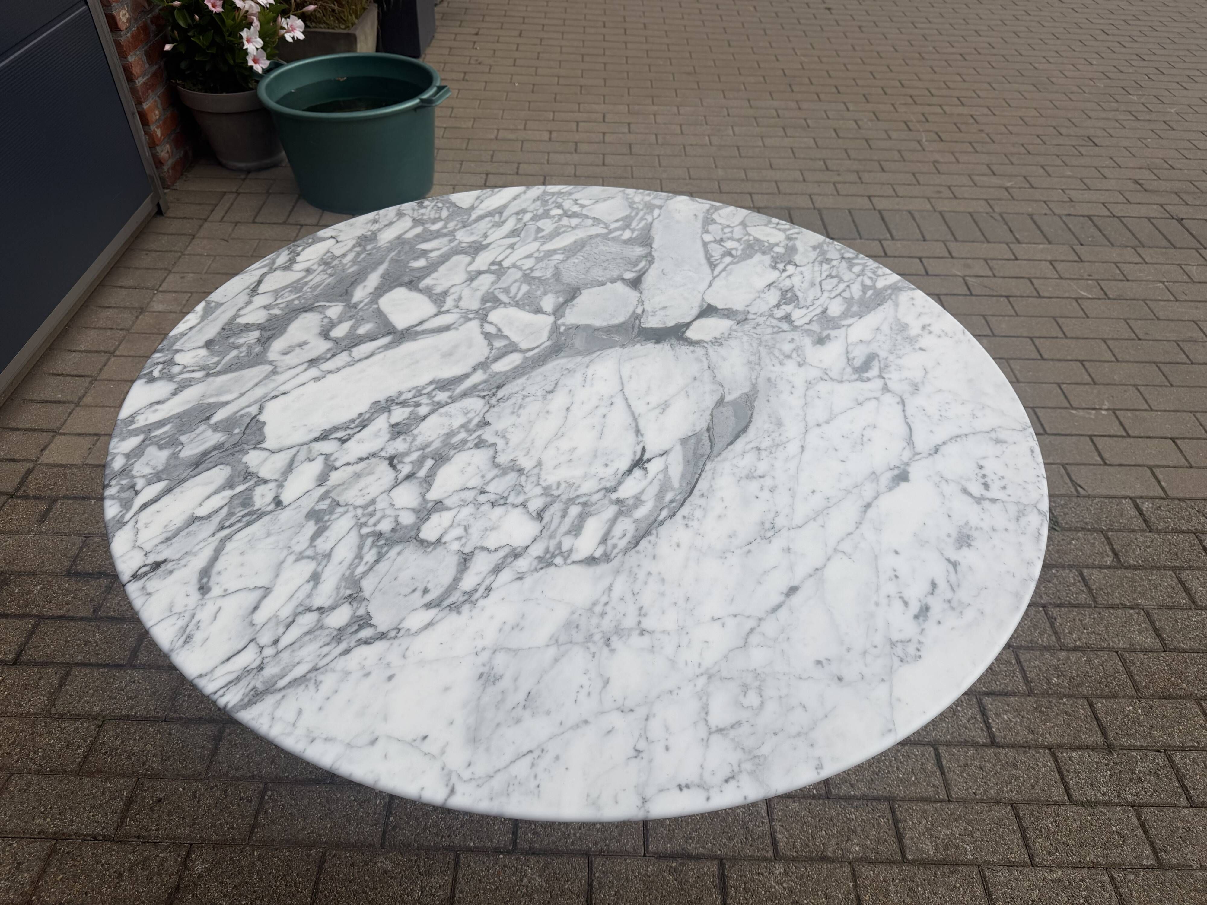 Original Knoll Tulip Arabescato Matte 152cm round LIKE NEW! Eero Saarinen