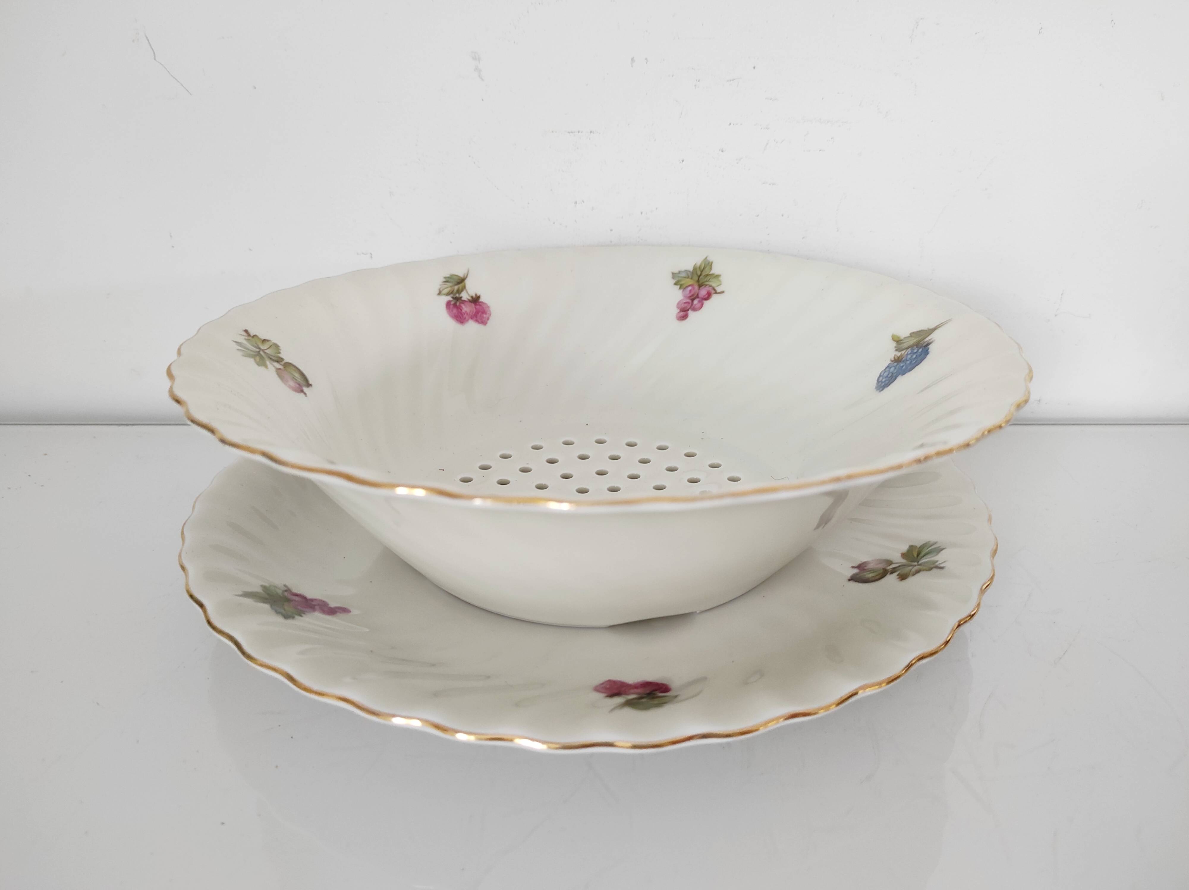 Strawberry dish porcelain drainer