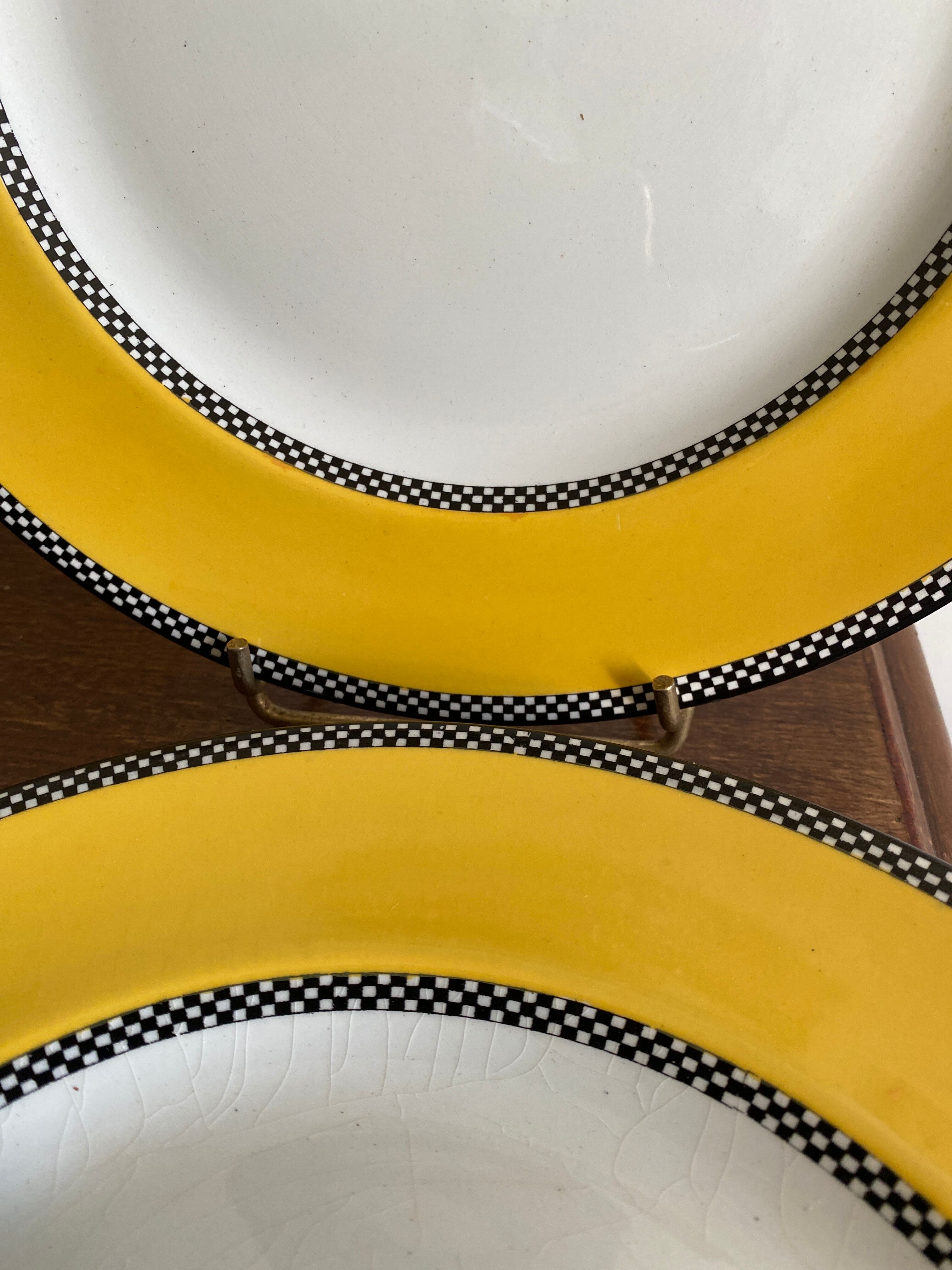 Lot 6 wedgwood plates