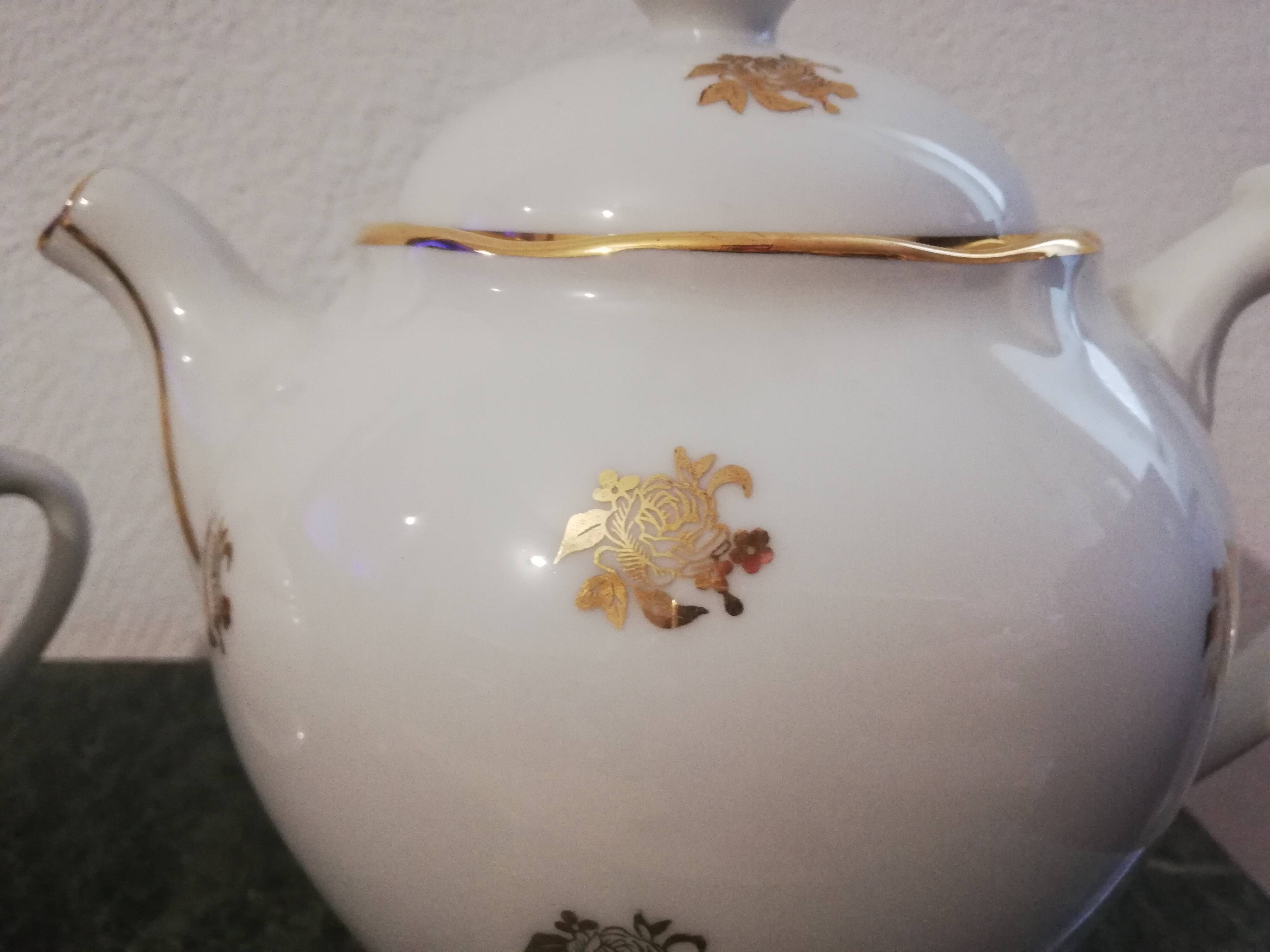 Tea or coffee service in white and gold Limoges porcelain "PL" (Limousine Porcelain)