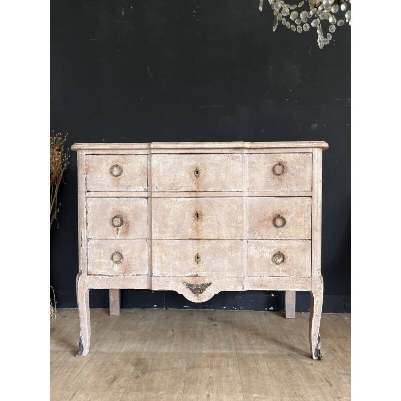 Distressed chest of drawers
