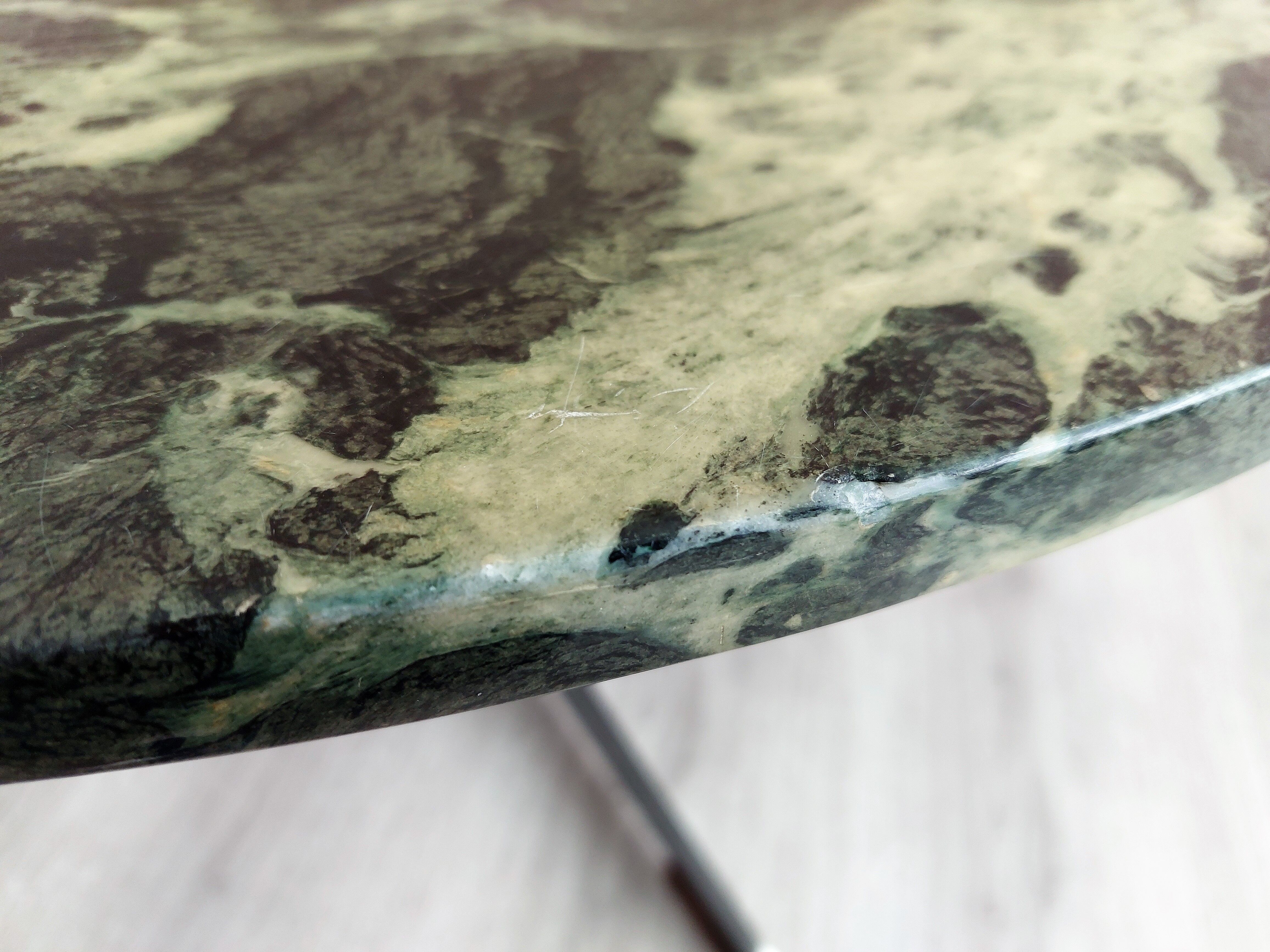 Table basse en marbre vert, années 1960.