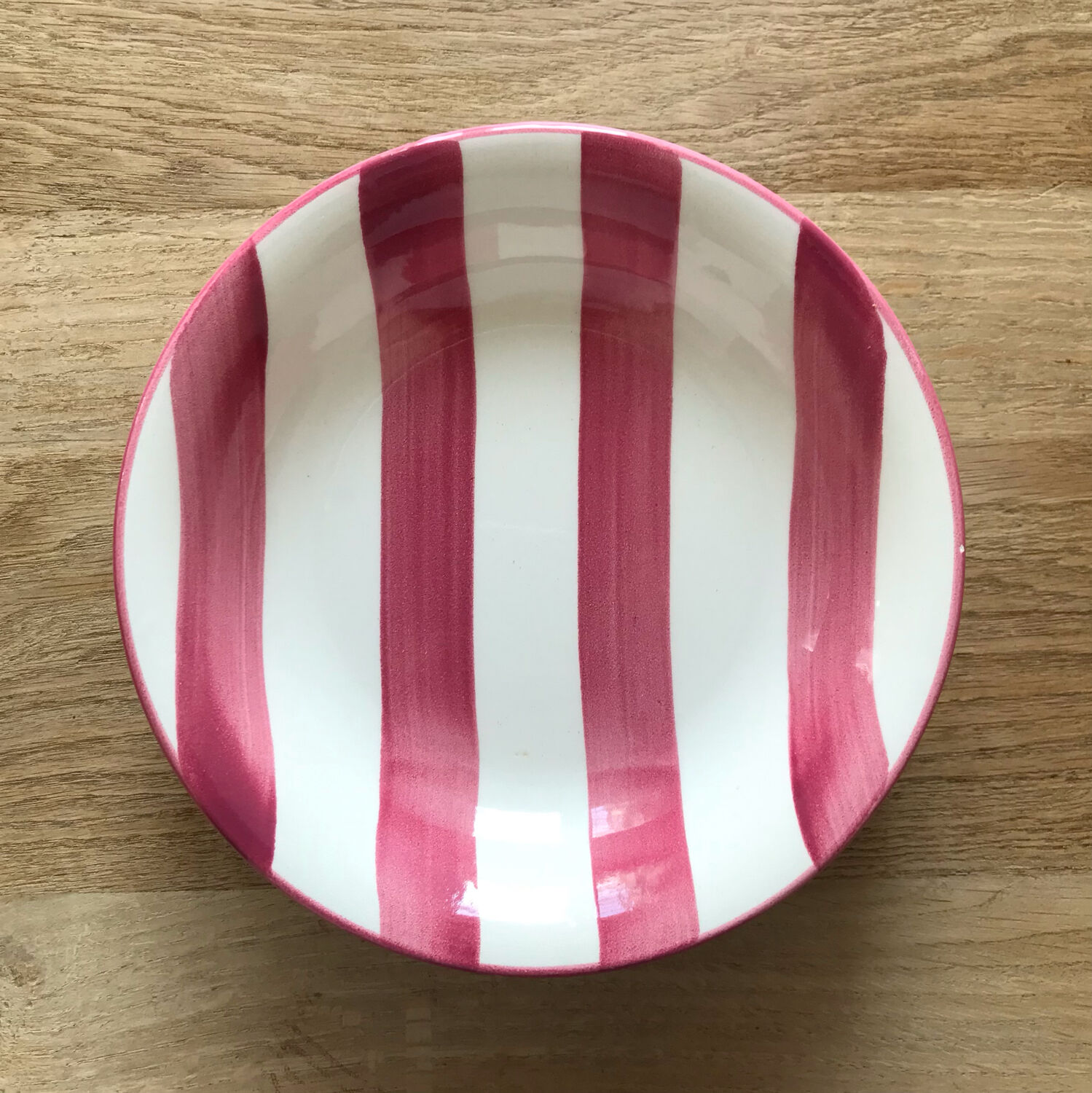 8 pink striped plates